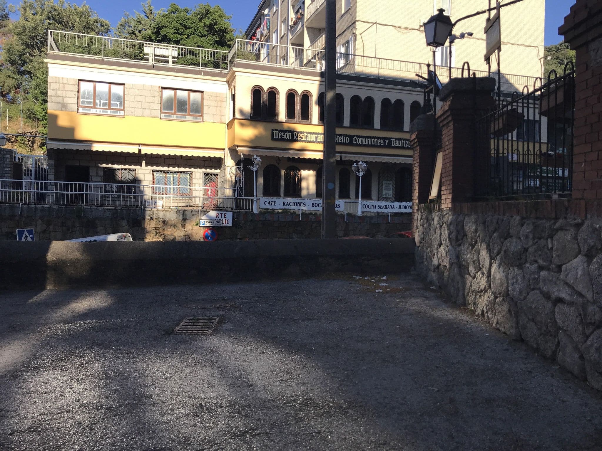 Street view near Aribel Longinos, Cercedilla — © miguel_andrade (CC BY-SA · Mapillary)