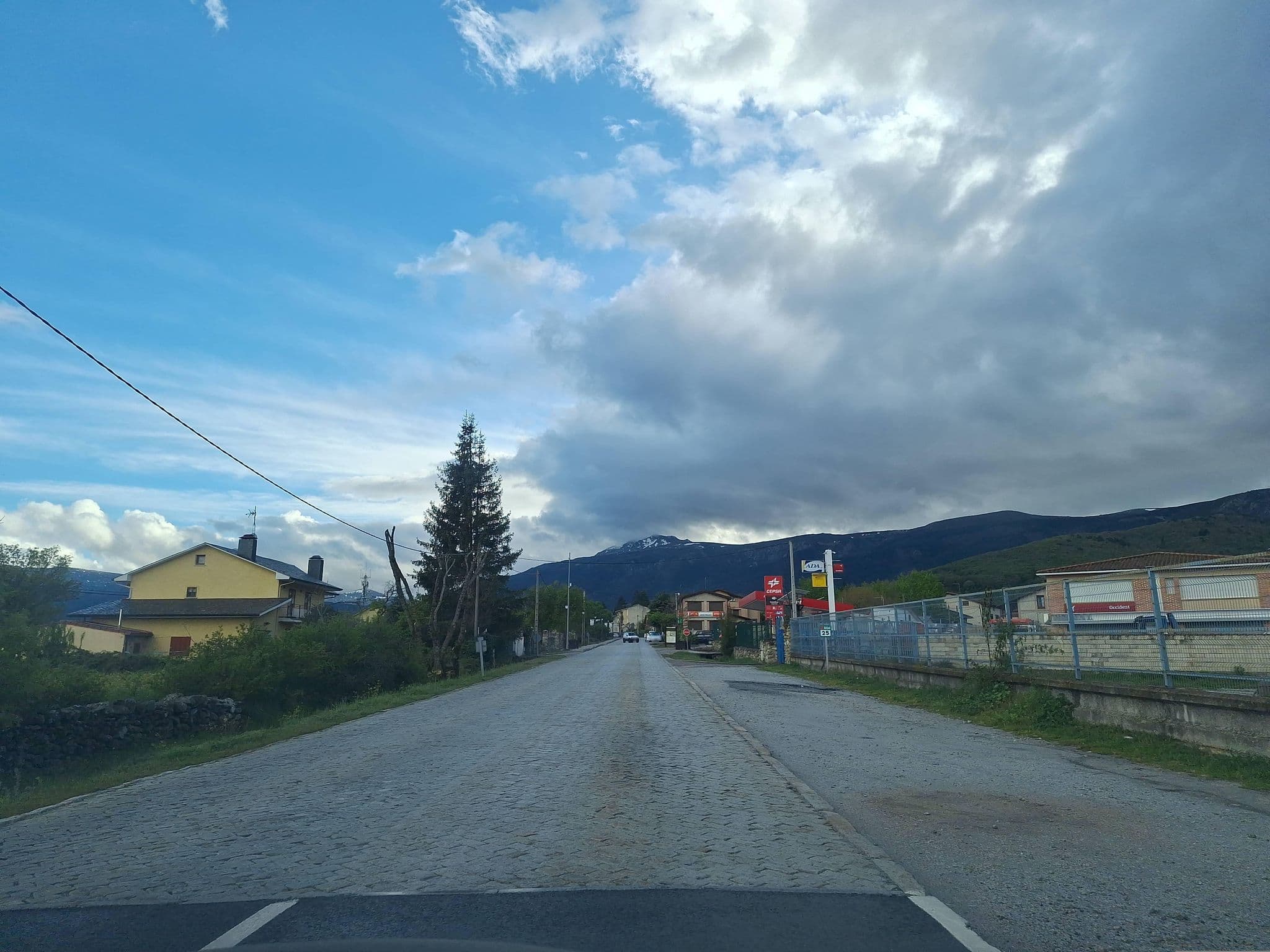 Street view near Roble Moreno Campo Base, Rascafría — © Albergarri788 (CC BY-SA · Mapillary)