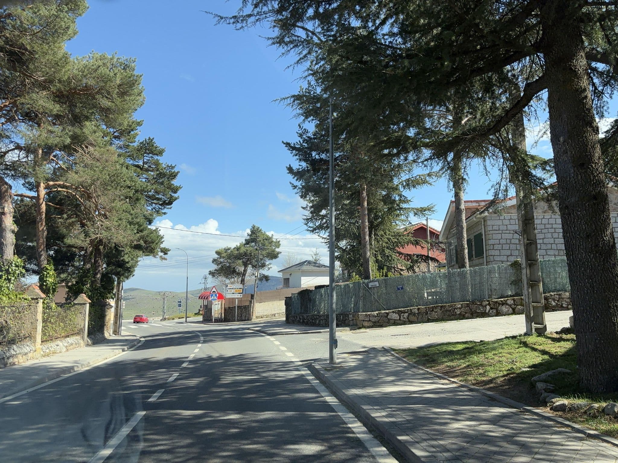 Street view near Peña Del Aguila, Las Navas del Marqués — © seraq (CC BY-SA · Mapillary)