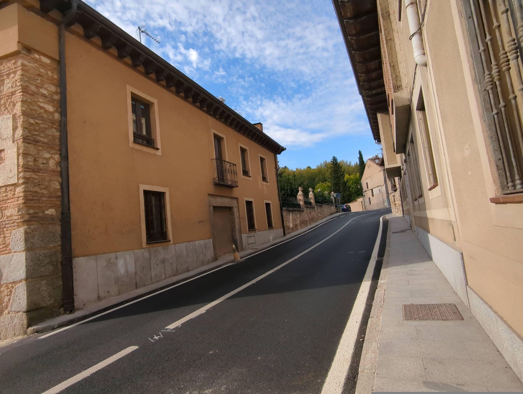 Street view near Hotel Alcazar, Segovia — © miguel_andrade (CC BY-SA · Mapillary)