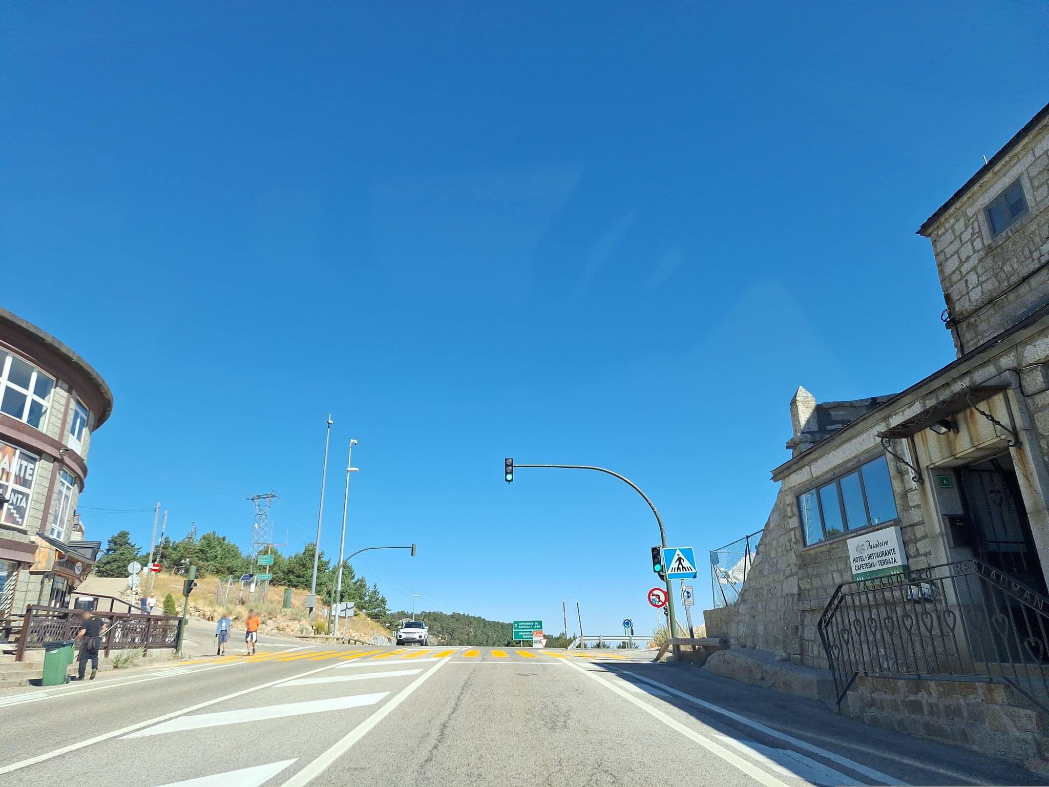 Street view near Hotel Pasadoiro, Navacerrada — © Albergarri788 (CC BY-SA · Mapillary)