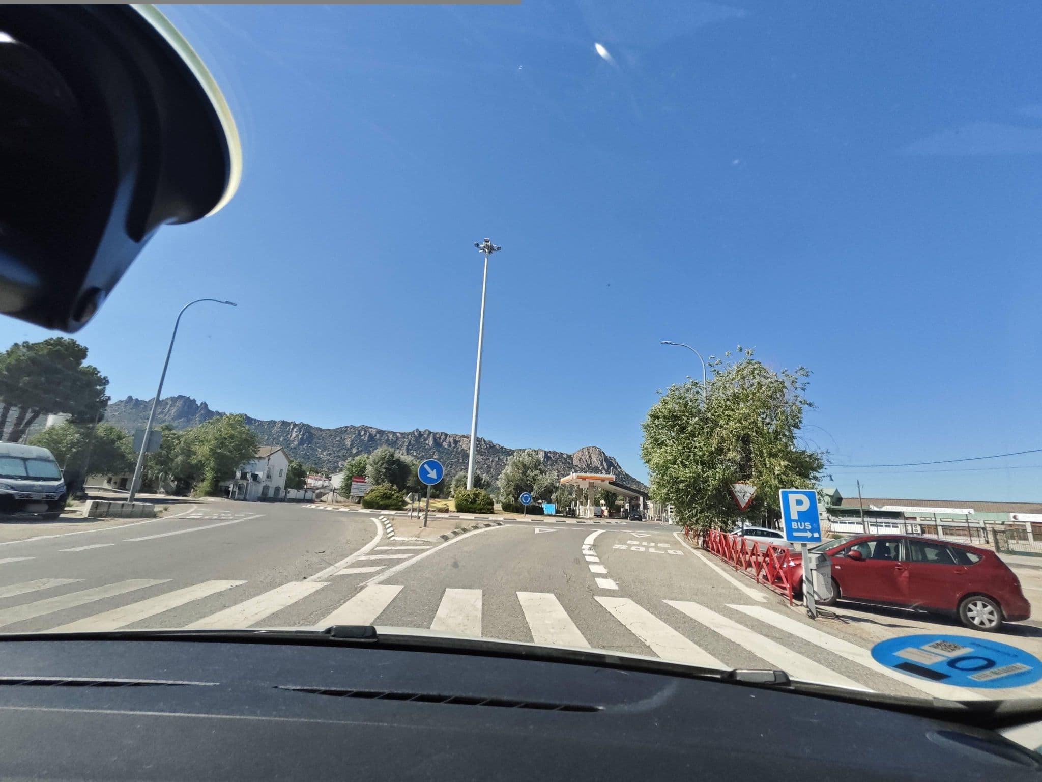 Street view near Hotel Cafetería Mavi, La Cabrera — © polkillas (CC BY-SA · Mapillary)