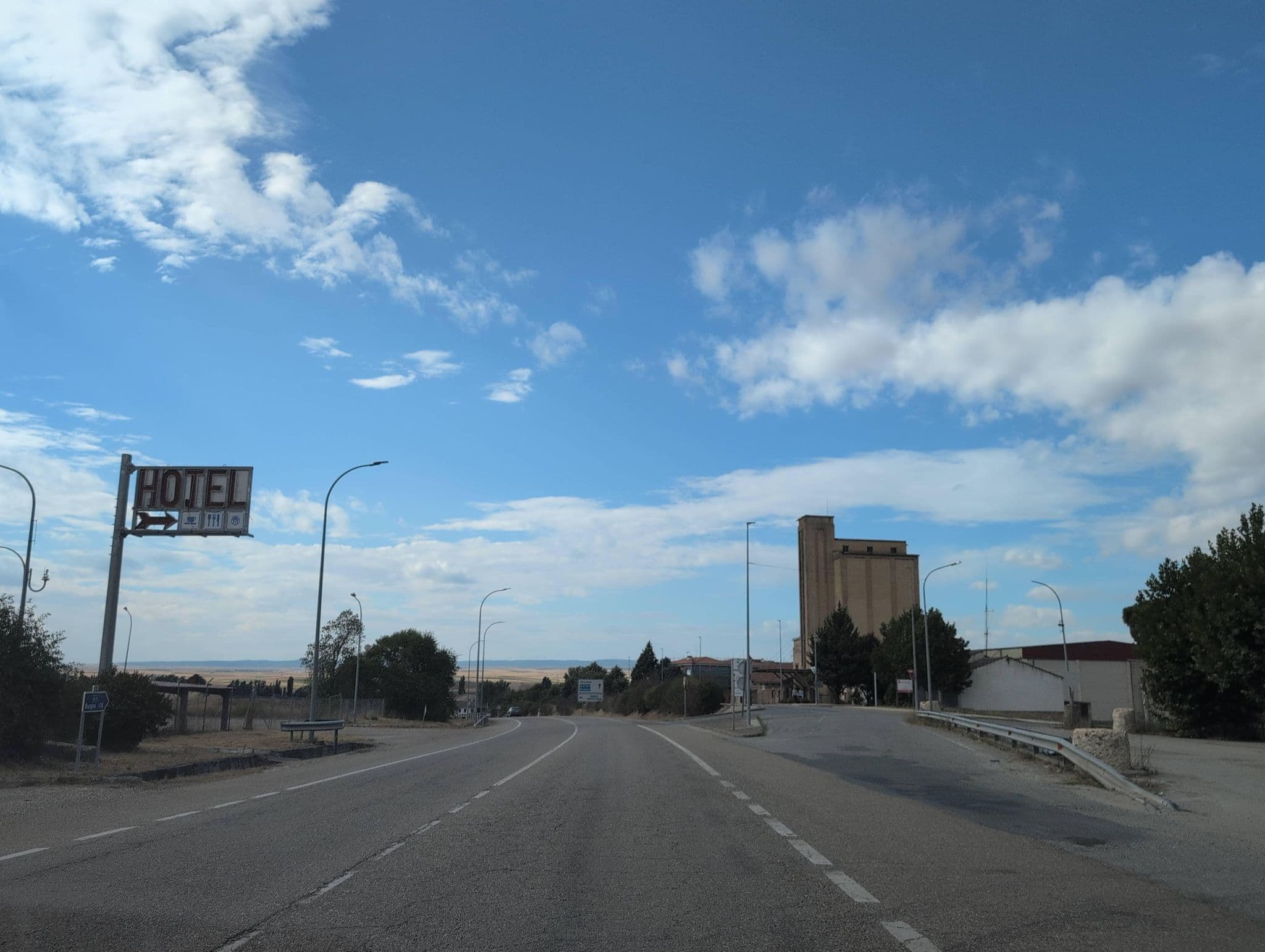 Street view near Tres Hermanos Hotel Boceguillas, Sepúlveda — © Albergarri788 (CC BY-SA · Mapillary)
