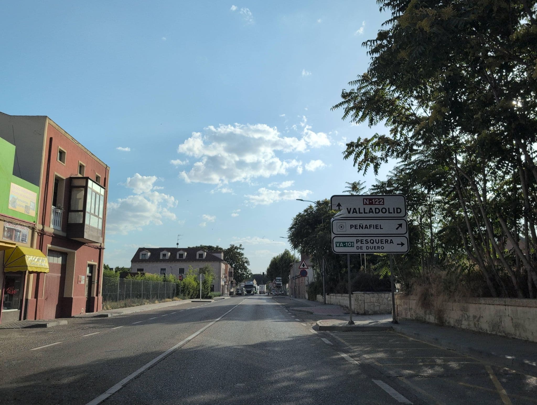 Street view near Hotel Ribera del Duero, Peñafiel — © Albergarri788 (CC BY-SA · Mapillary)