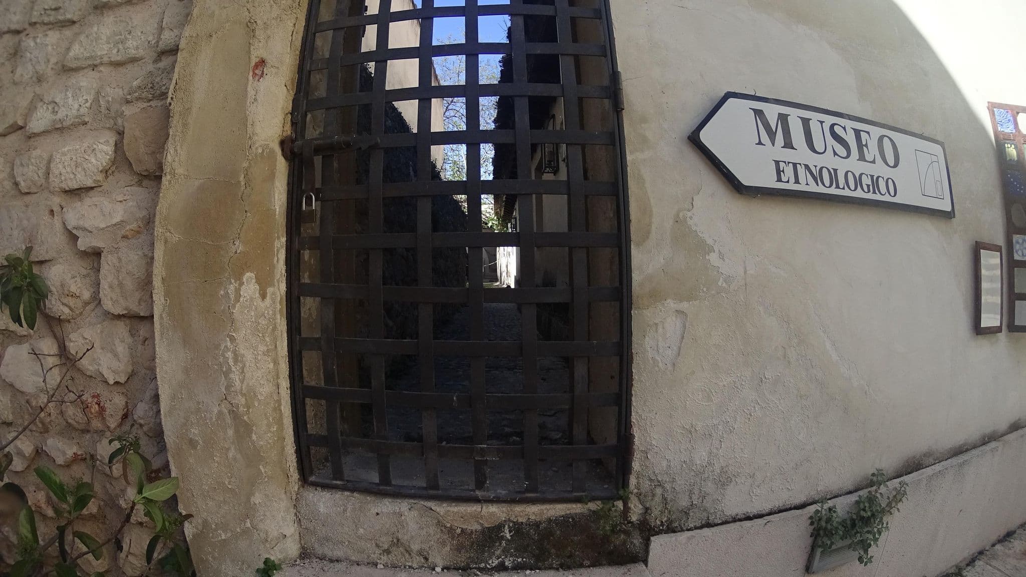Street view near Posada de San José, Chinchón — © robertogeb (CC BY-SA · Mapillary)