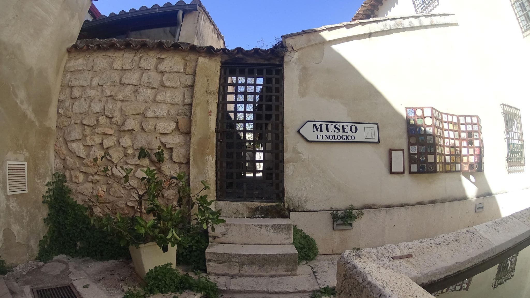 Street view near La Posada del Arco, Chinchón — © robertogeb (CC BY-SA · Mapillary)