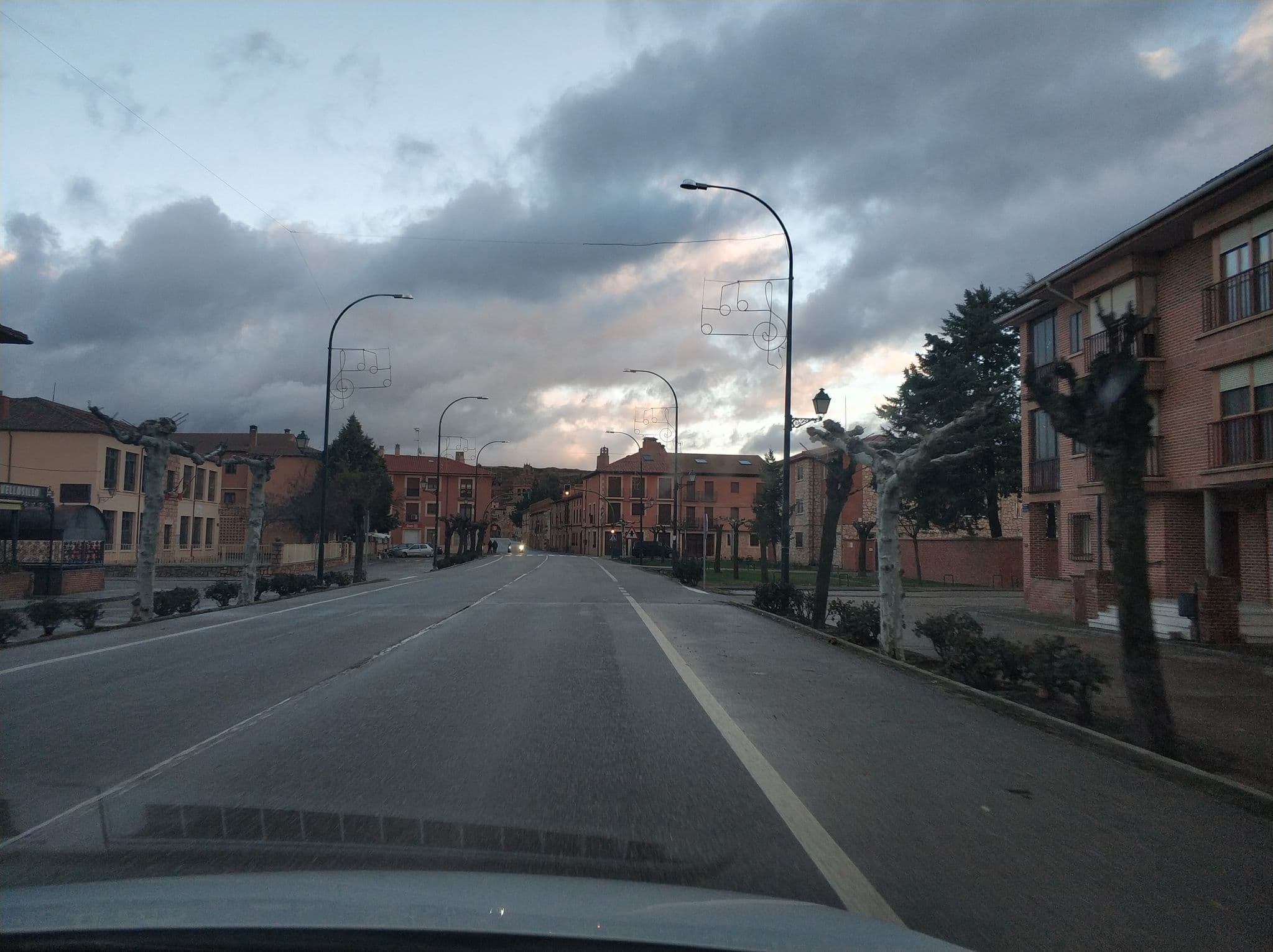 Street view near Hostal Vellosillo, Ayllón — © sanchi (CC BY-SA · Mapillary)