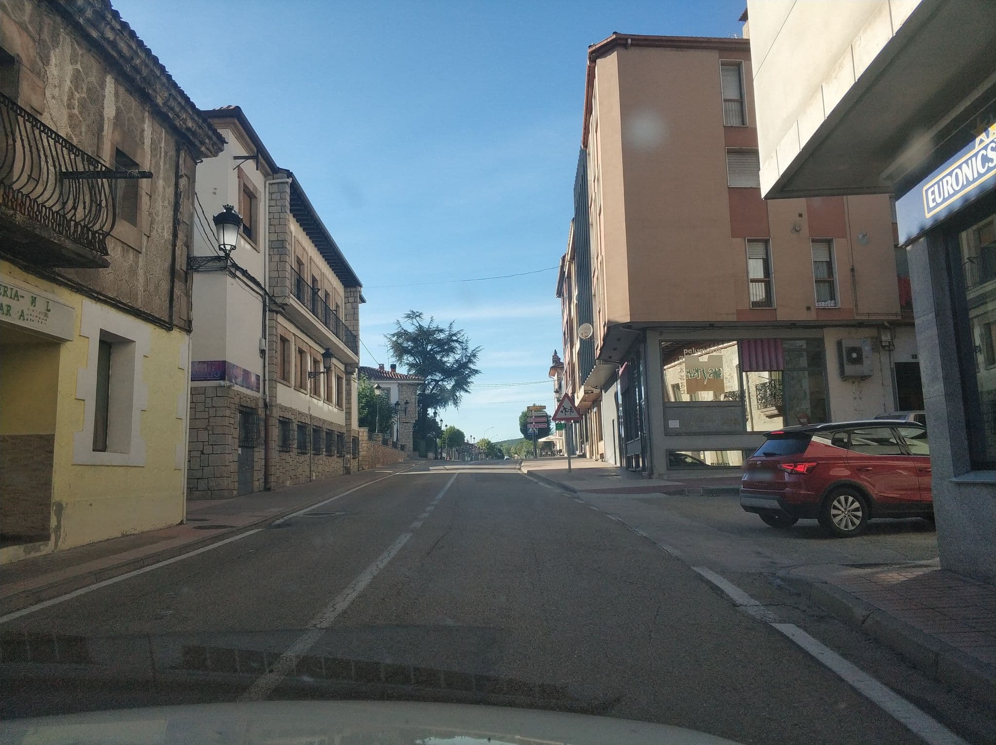 Street view near Hostal Restaurante la Posada el Chispo, San Leonardo de Yagüe — © sanchi (CC BY-SA · Mapillary)