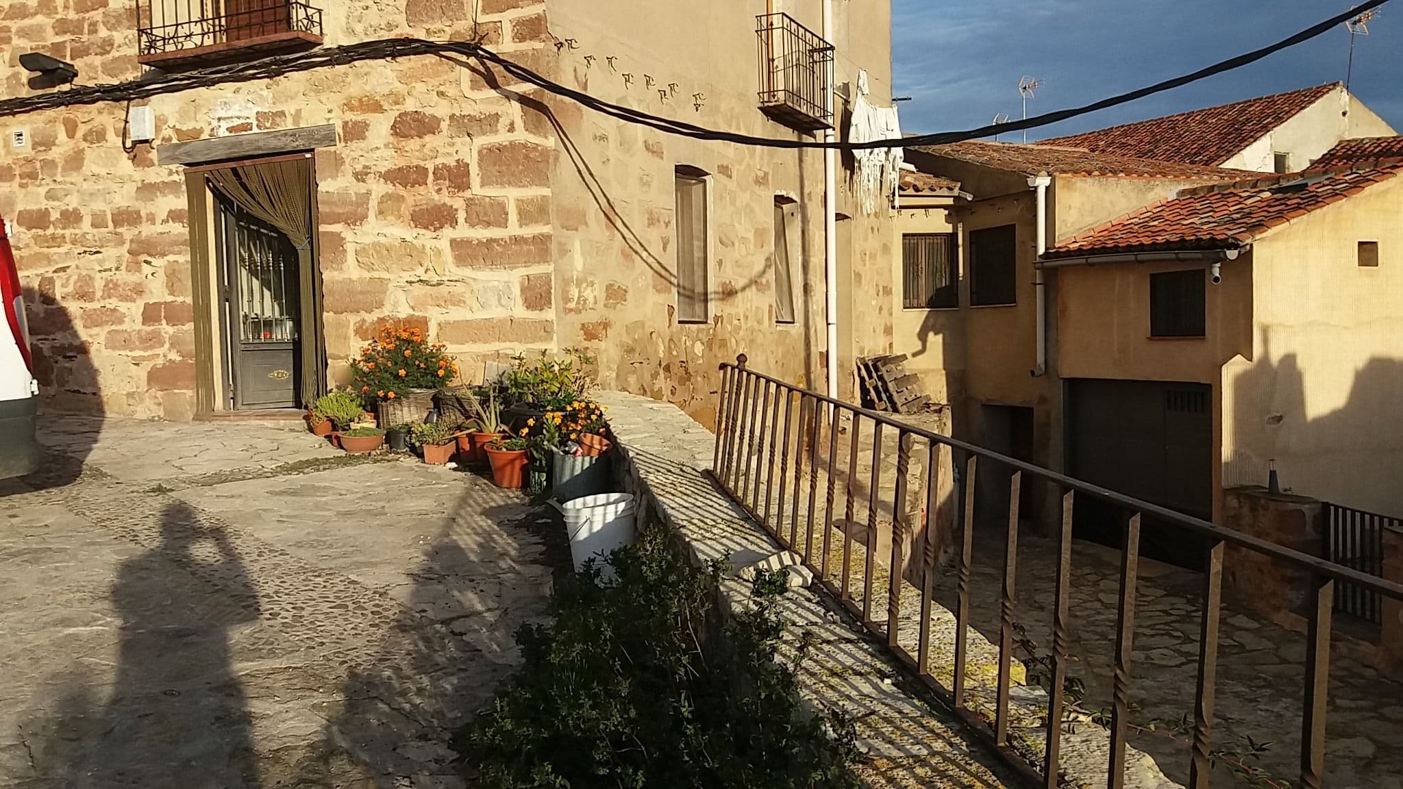 Street view near Apartamentos Leonor de Aquitania, Sigüenza — © robertogeb (CC BY-SA · Mapillary)