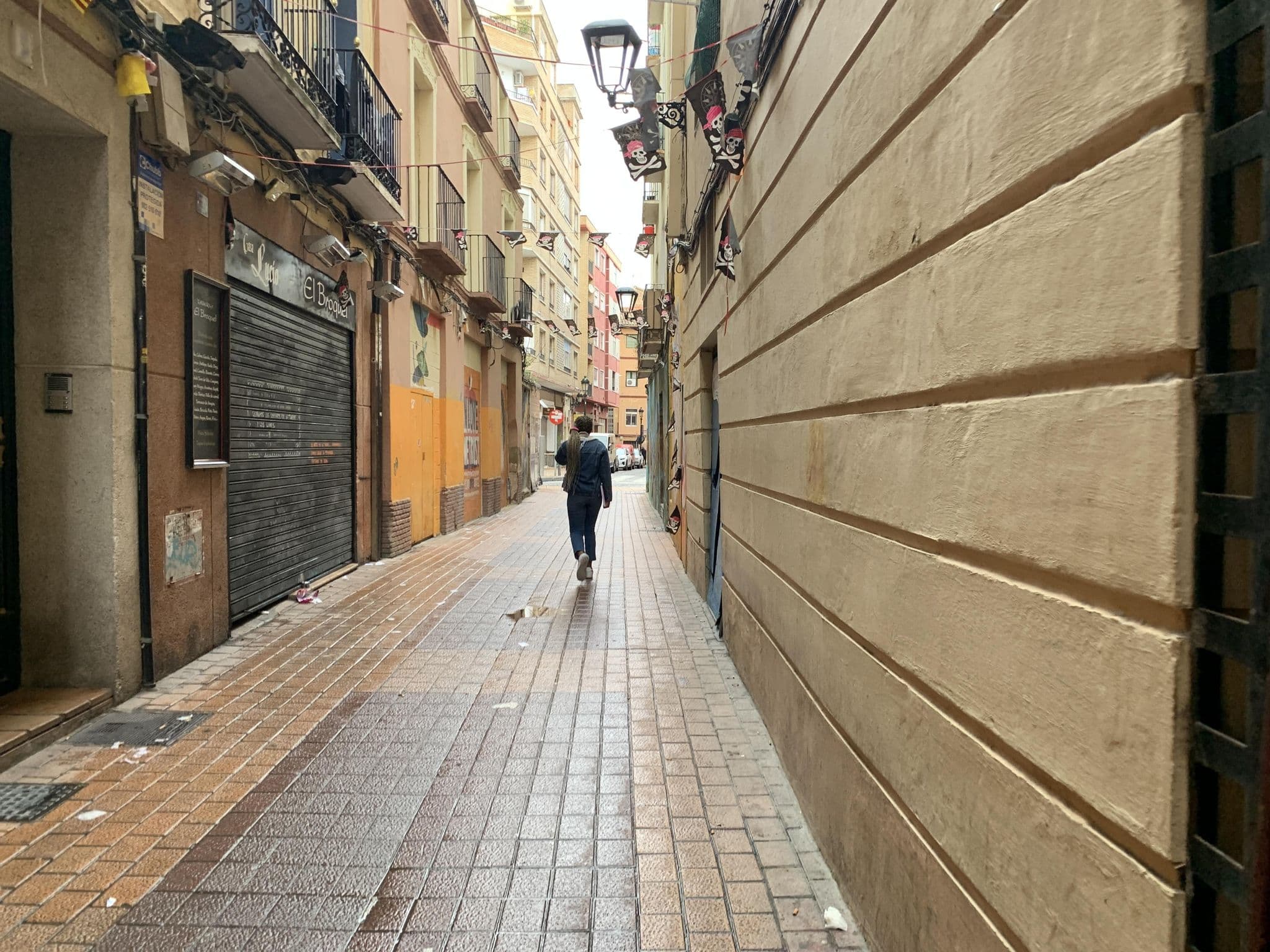Street view near Apartamentos Murallas, Zaragoza — © robot8a (CC BY-SA · Mapillary)