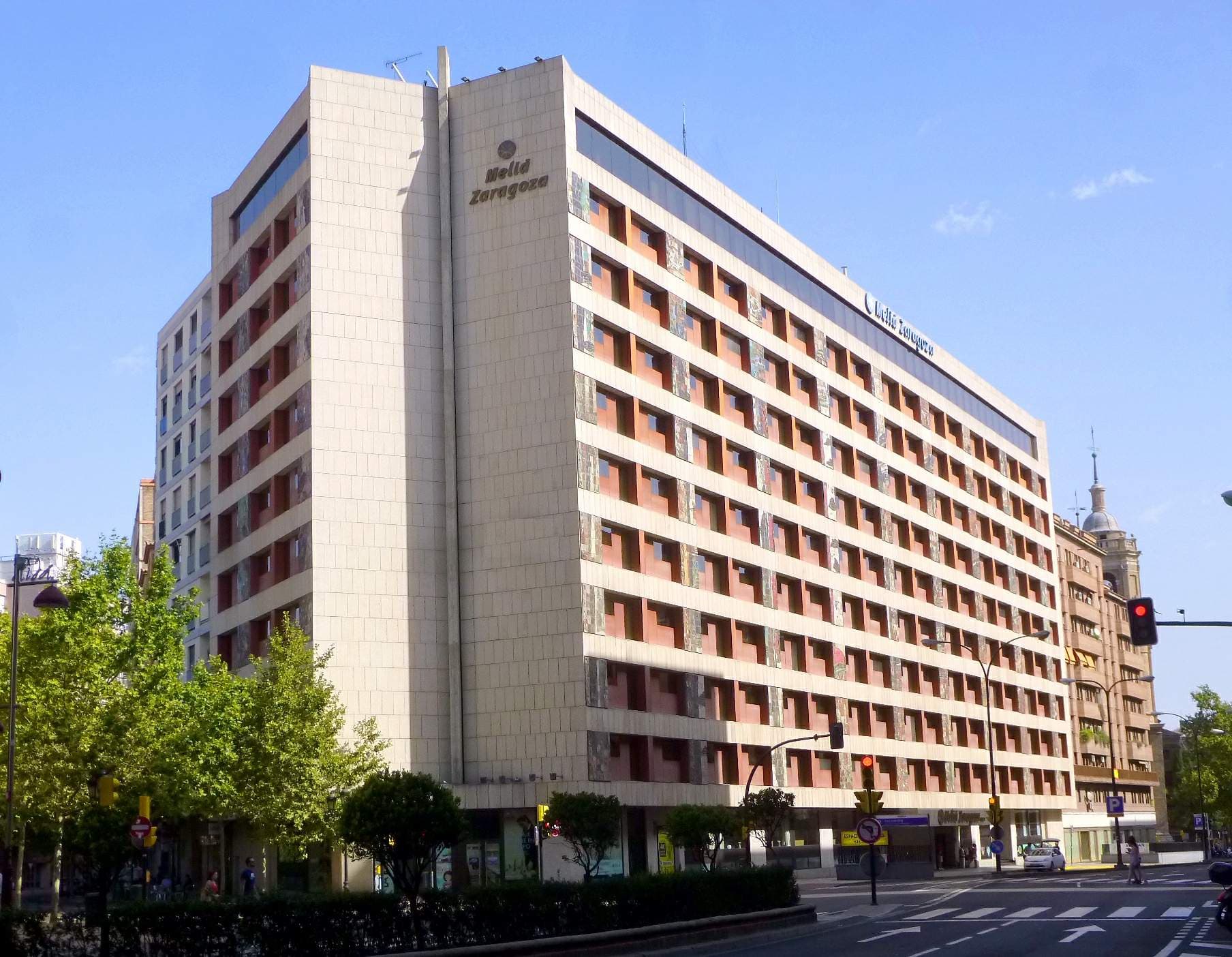 Meliá Zaragoza (via Wikimedia Commons, CC0)