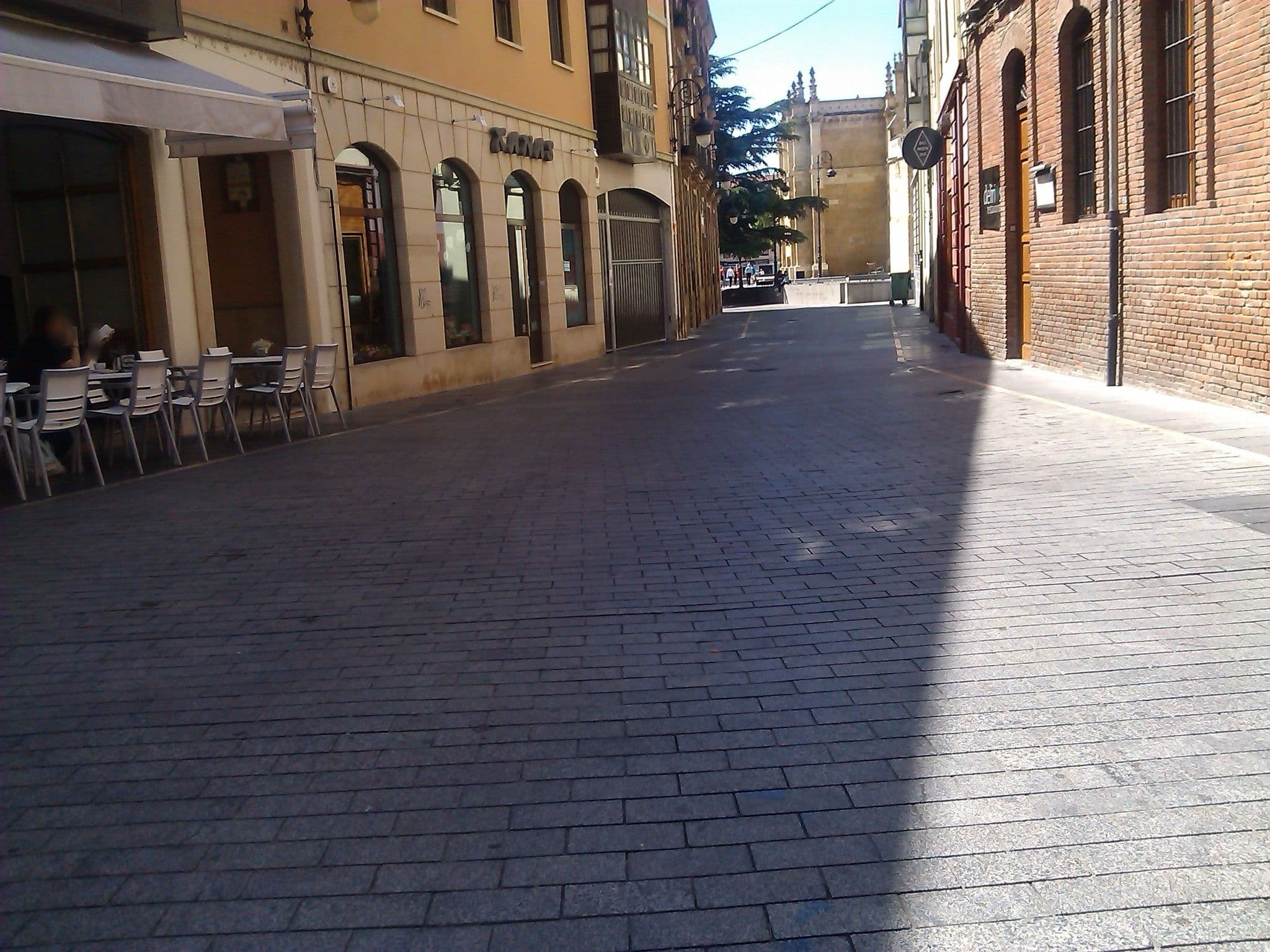 Street view near Q!H Centro León, León — © changchun1 (CC BY-SA · Mapillary)