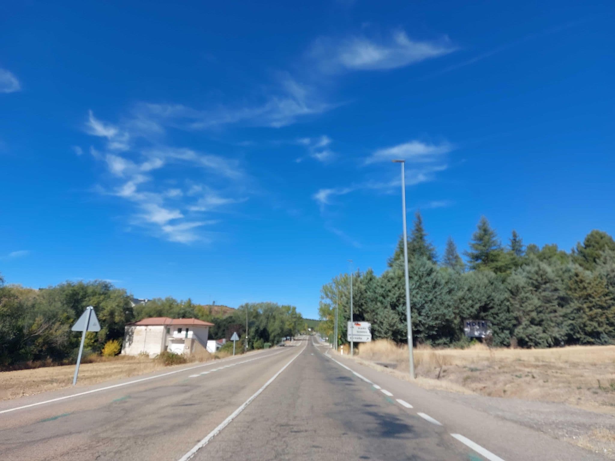 Street view near Hotel Villarromana, Saldaña — © 5rmft (CC BY-SA · Mapillary)