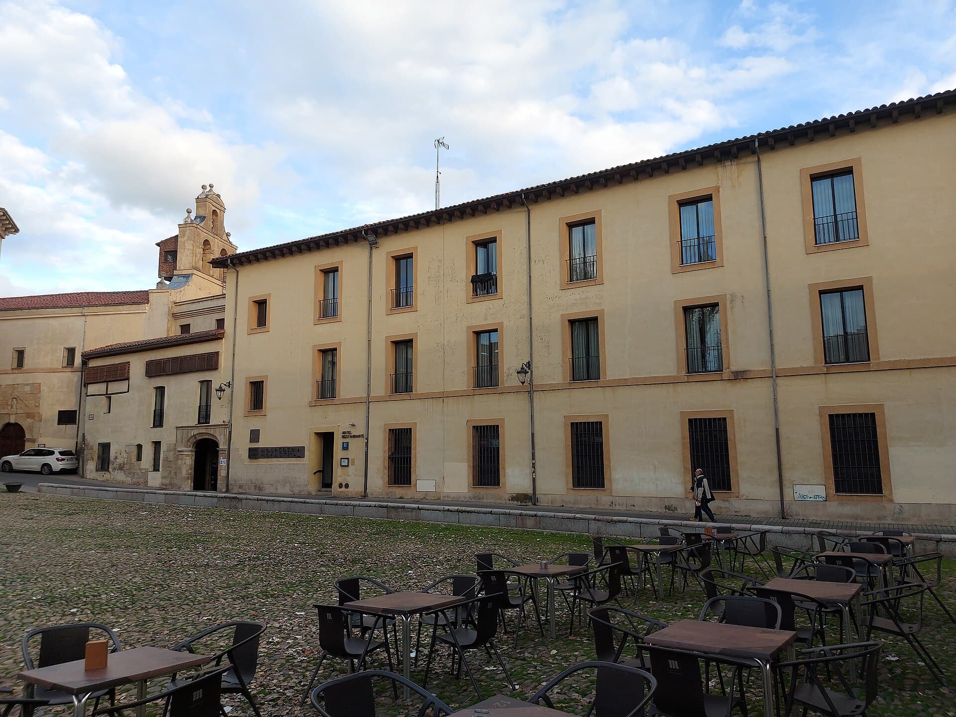 Santa Maria De Carbajal (via Wikimedia Commons, CC BY 4.0)