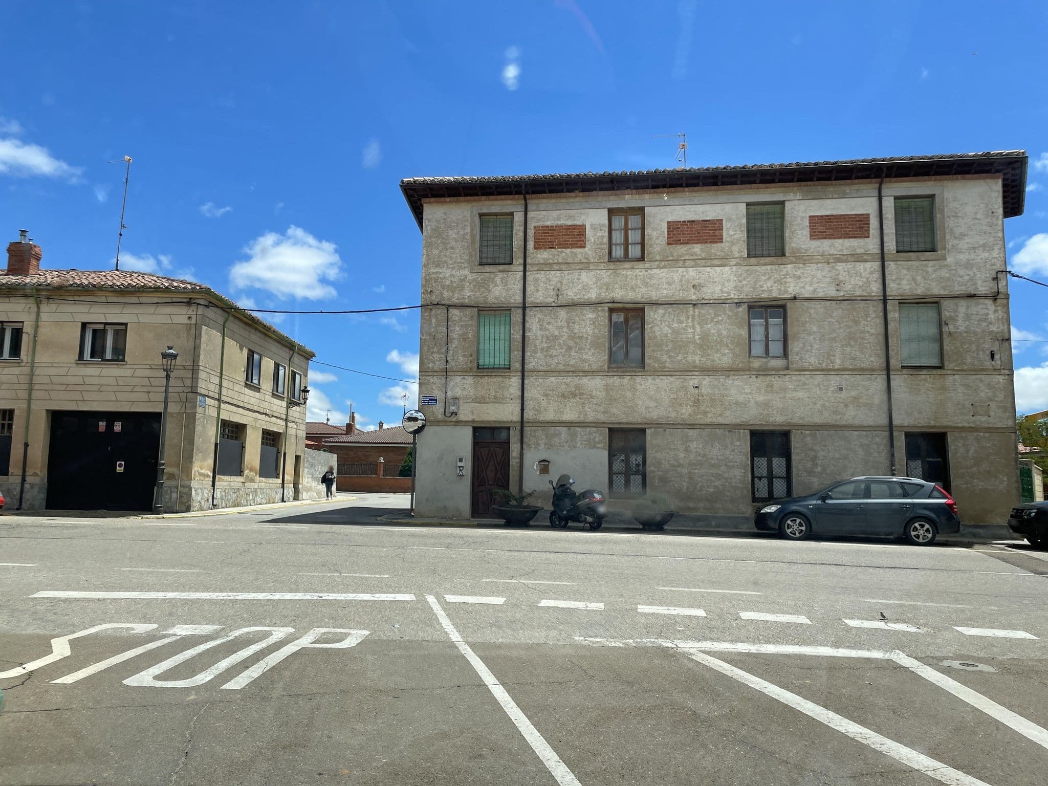 Street view near Hostal Leo, Melgar de Fernamental — © seraq (CC BY-SA · Mapillary)