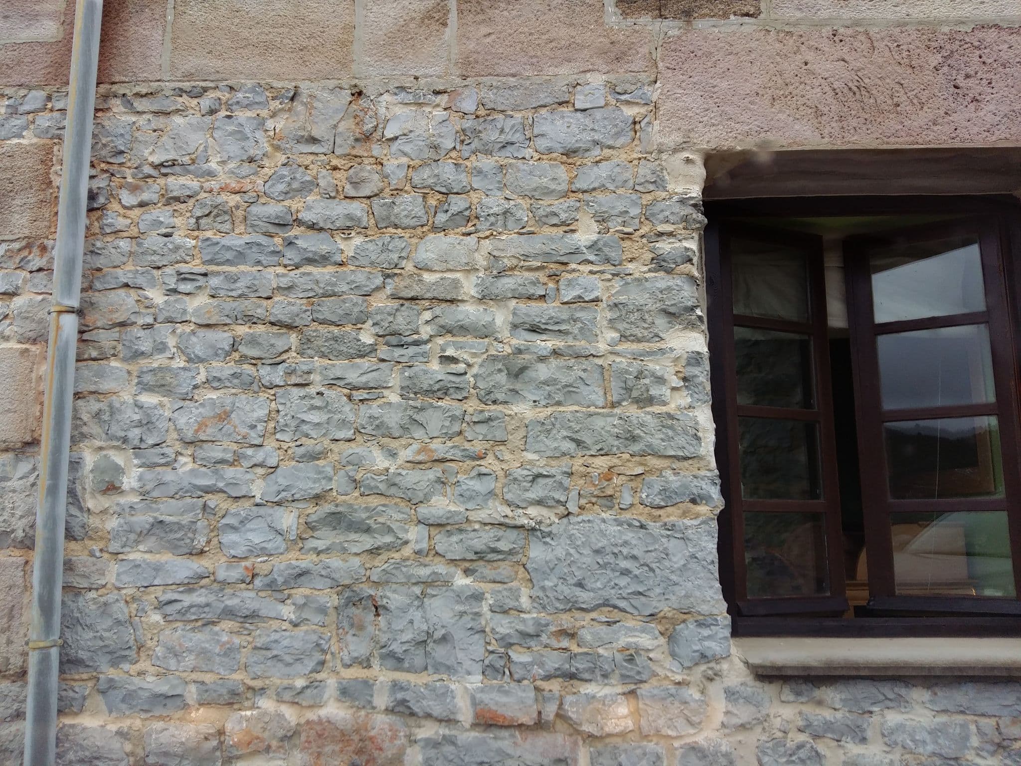 Street view near Casa de la Gota, Barruelo de Santullán — © egofer (CC BY-SA · Mapillary)