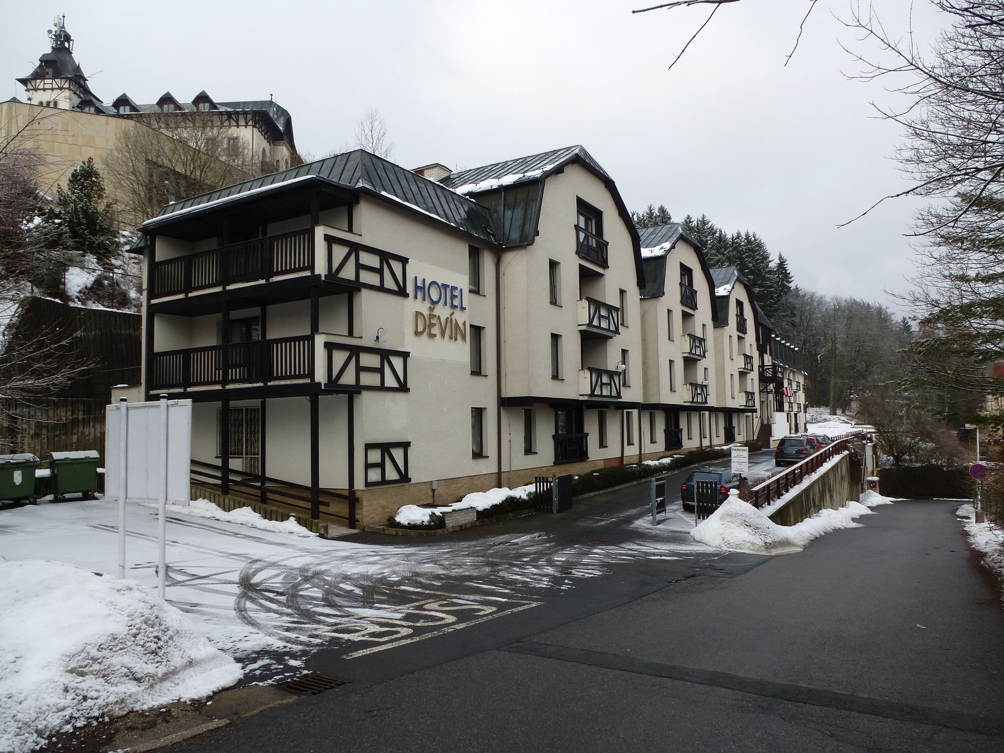 Street view near Děvín, Mariánské Lázně — © akovt (CC BY-SA · Mapillary)