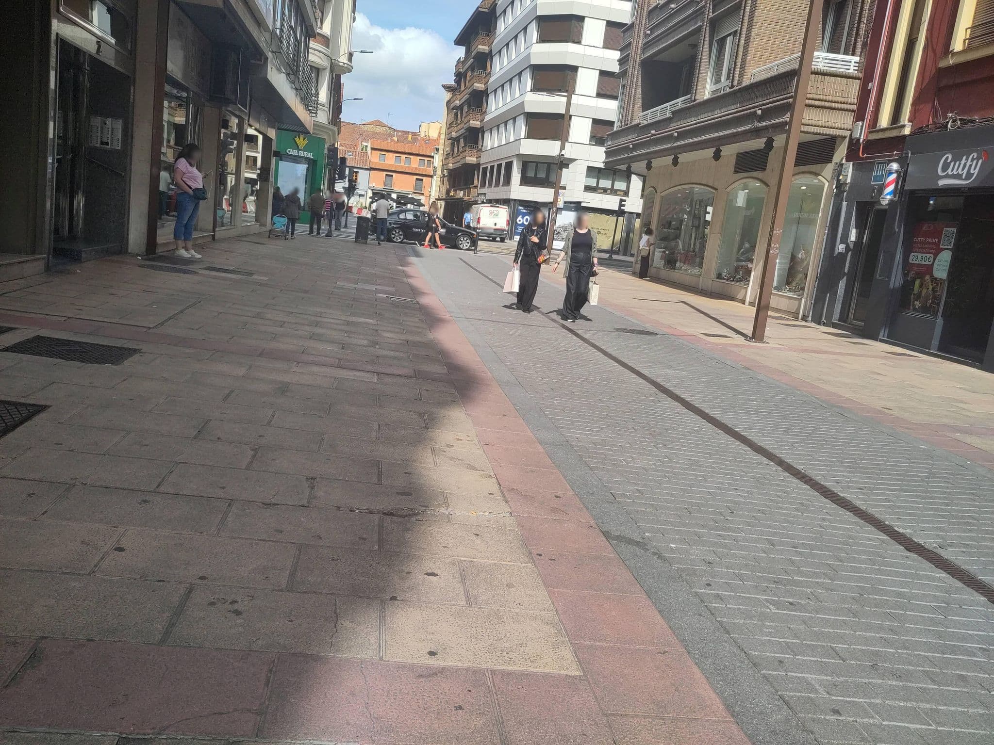 Street view near Hostal Alvarez, León — © marcuscalabresus (CC BY-SA · Mapillary)