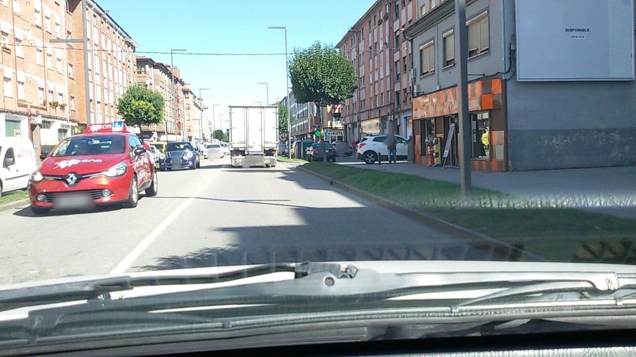 Street view near Pension Mencía, Lugones — © edrux (CC BY-SA · Mapillary)