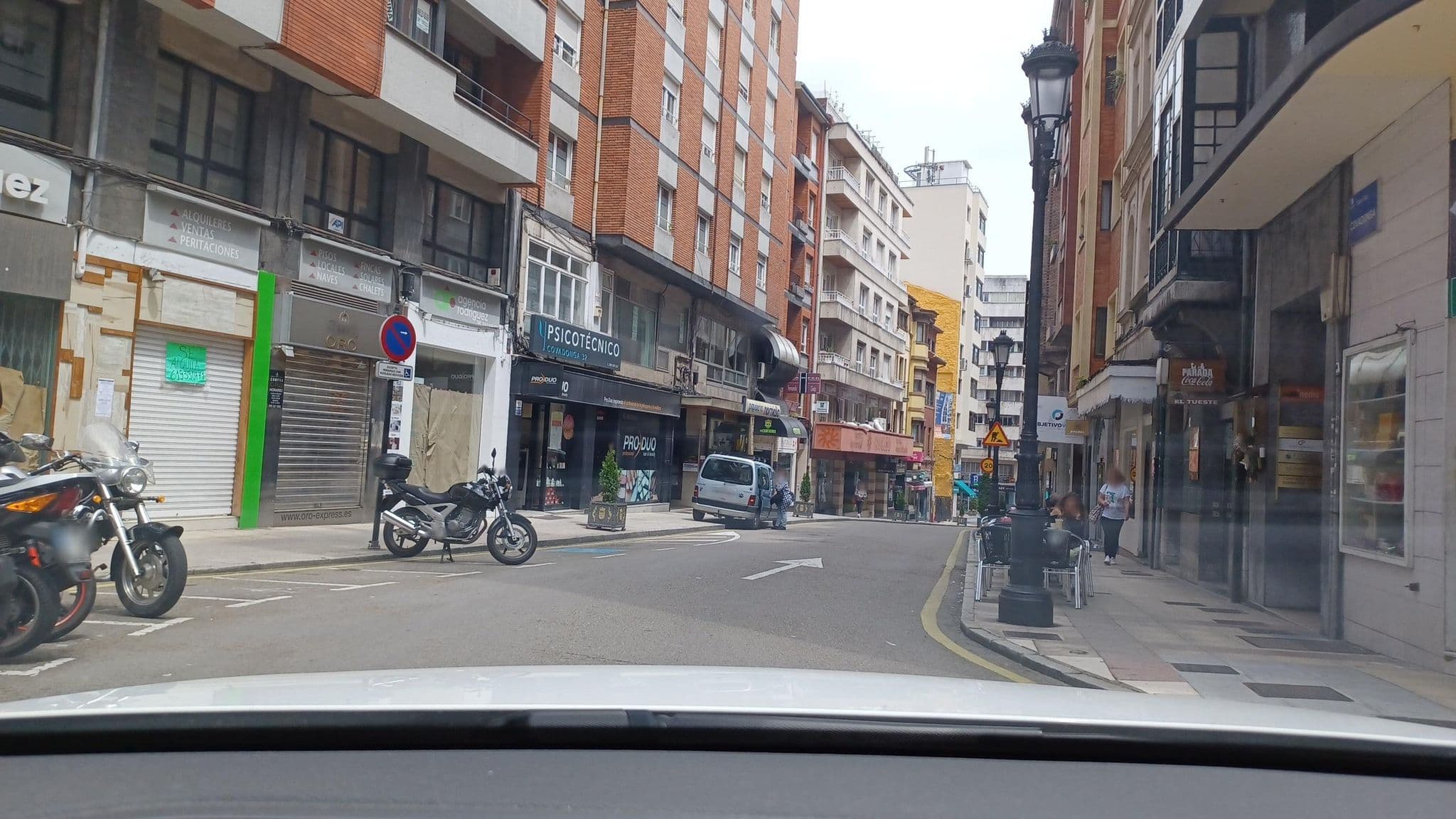 Street view near Ortiz Sobrinos, Oviedo — © normanm (CC BY-SA · Mapillary)