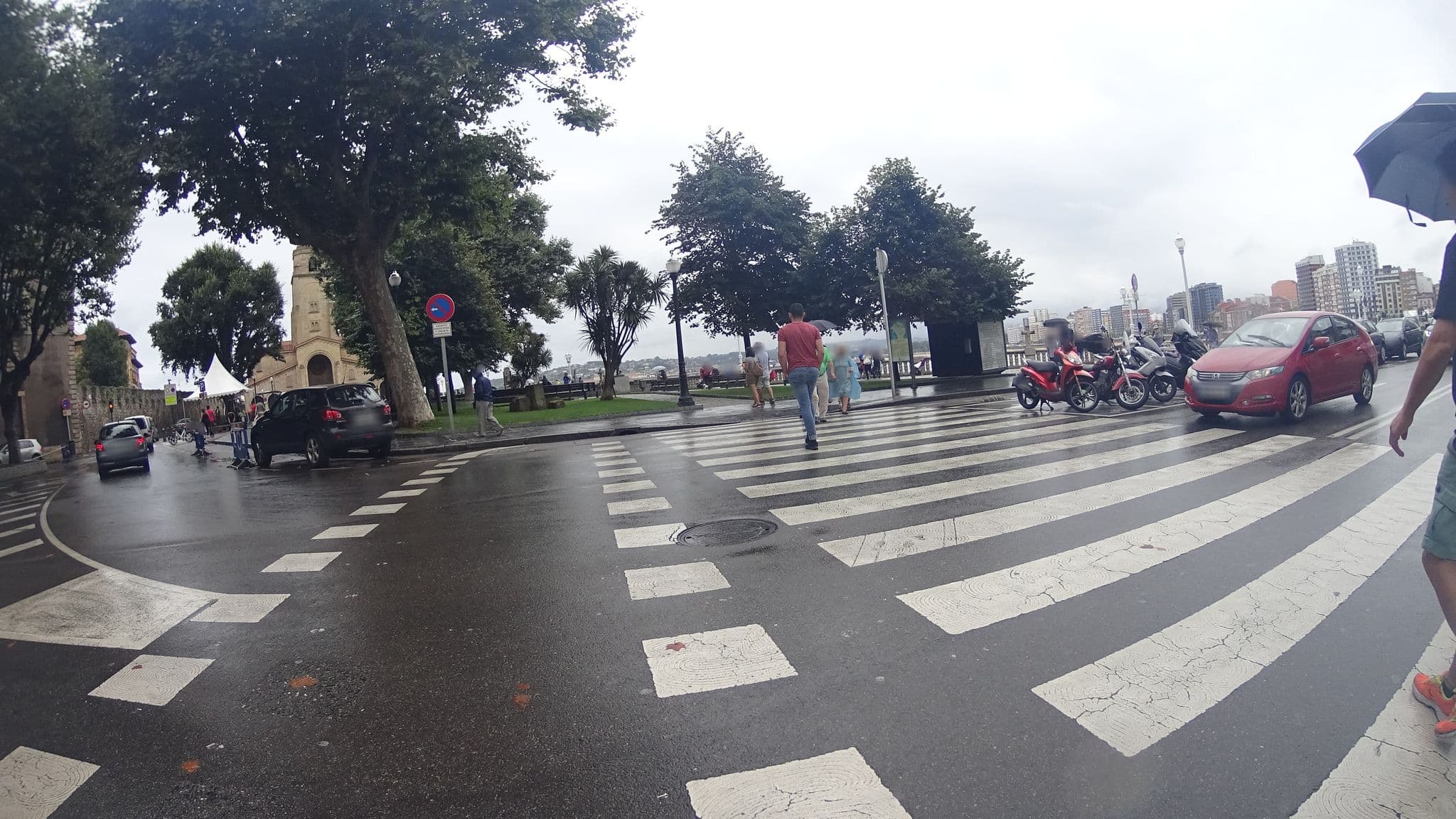 Street view near El Mirador de Deva, Gijón — © robertogeb (CC BY-SA · Mapillary)