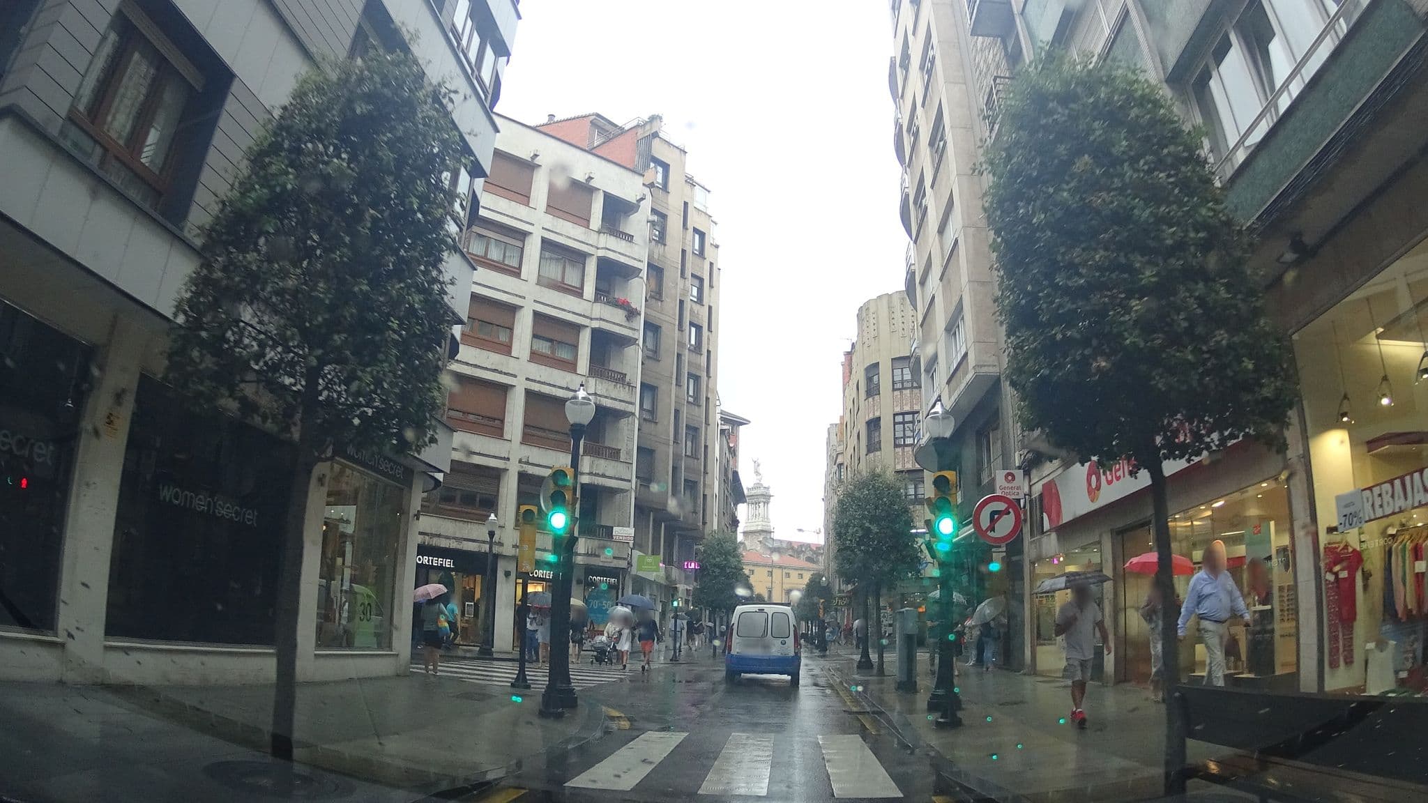 Street view near Apartamentos Turísticos San Esteban, Gijón — © robertogeb (CC BY-SA · Mapillary)