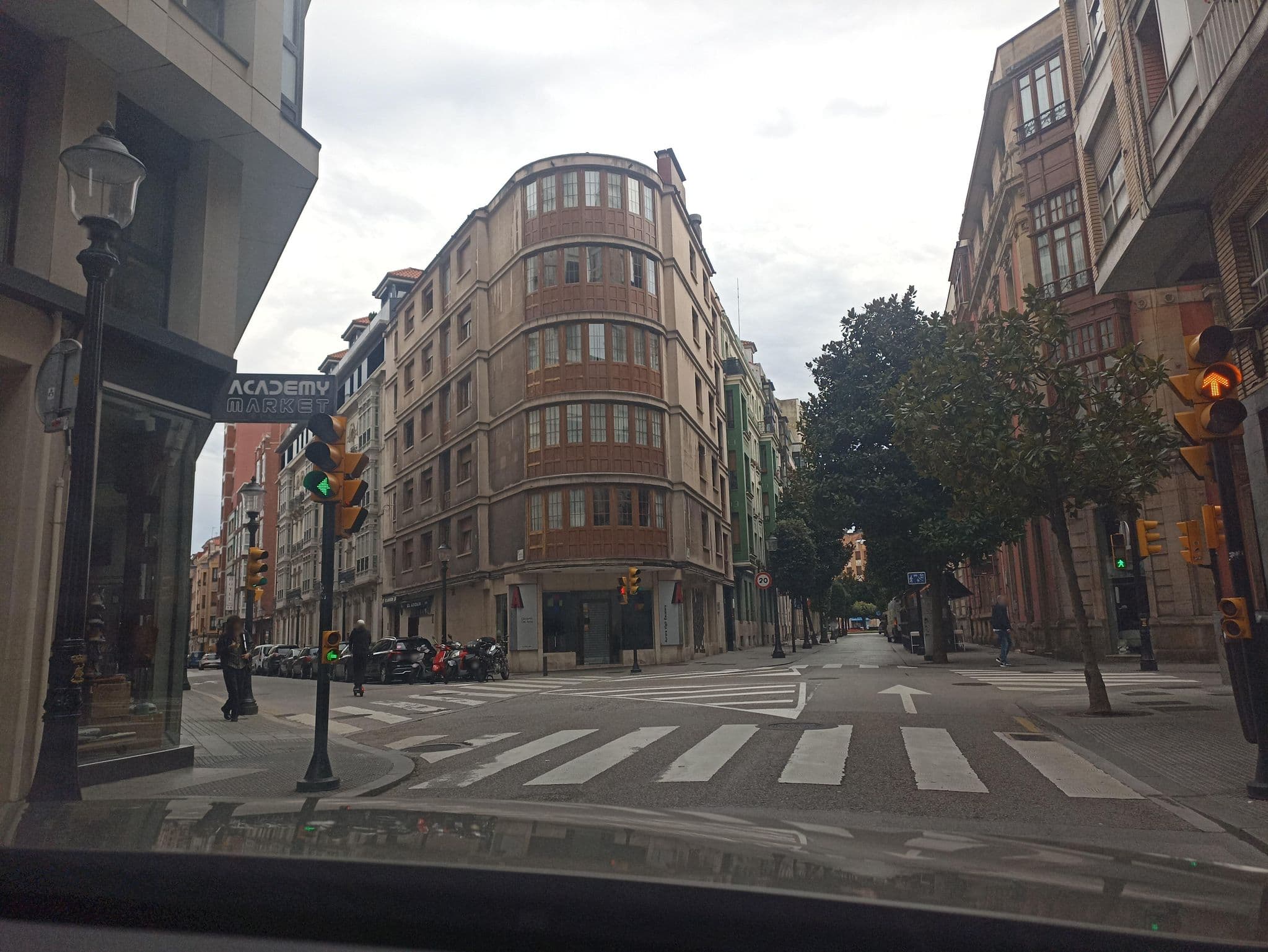 Street view near Apartamentos Capua, Gijón — © toniserra (CC BY-SA · Mapillary)