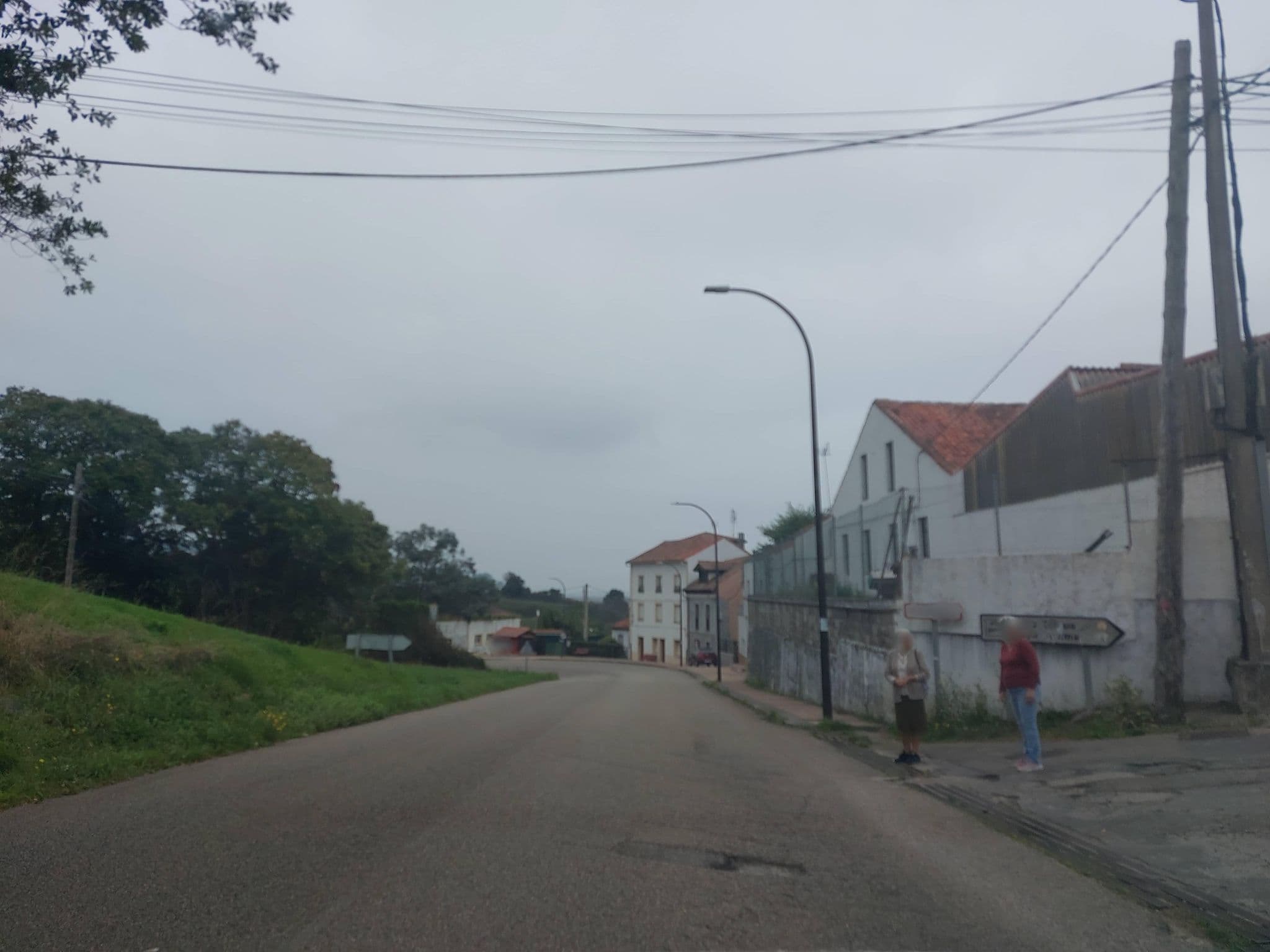 Street view near Hotel los Laureles, Luanco — © 5rmft (CC BY-SA · Mapillary)