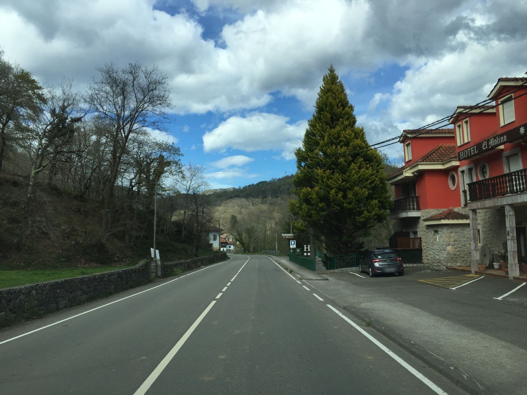 Street view near El Caserón Hotel Rural, Cangas de Onís — © ptmap (CC BY-SA · Mapillary)