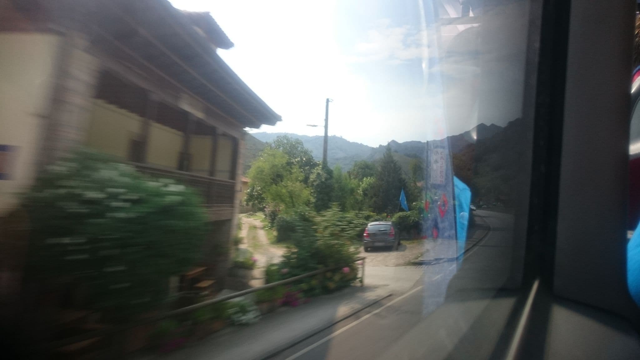 Street view near Apartamentos el Caserón, Cangas de Onís — © yopaseopor (CC BY-SA · Mapillary)