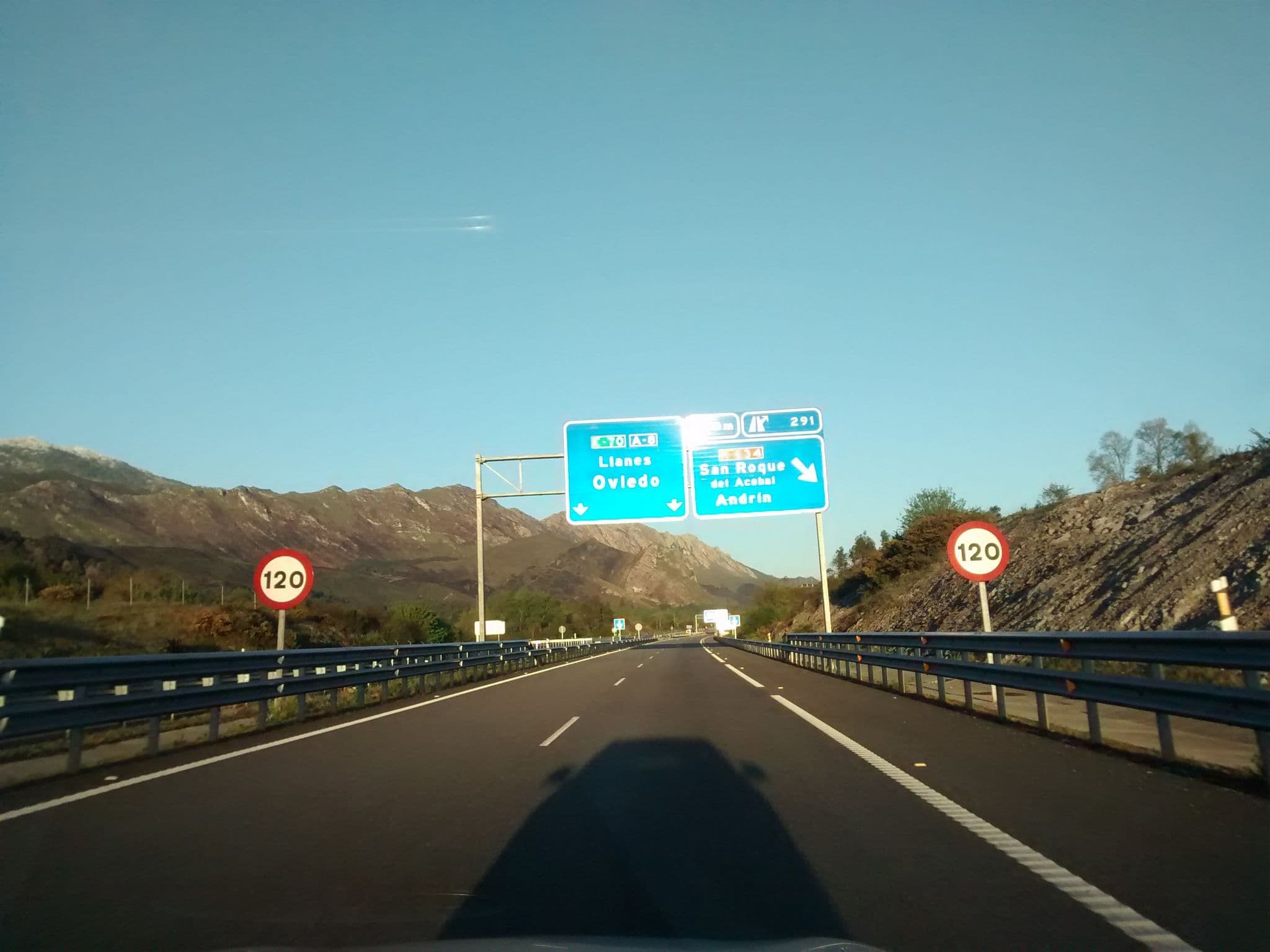 Street view near El Rincón De Yaxu, Llanes — © egofer (CC BY-SA · Mapillary)