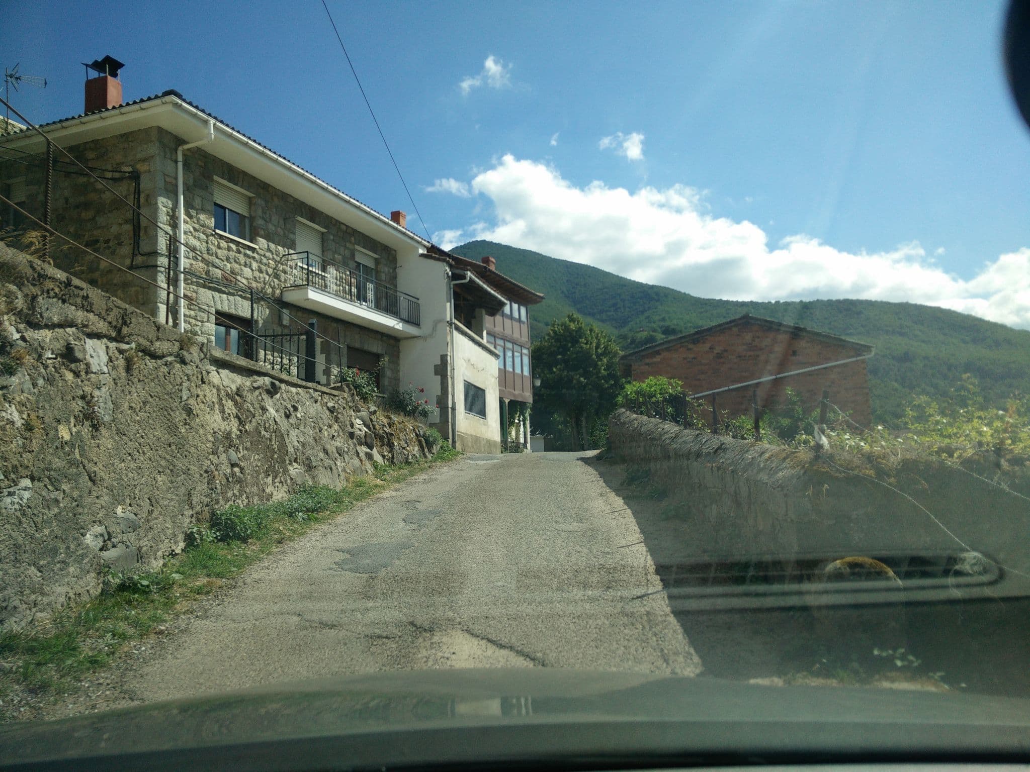 Street view near Pensión El Tombo, Carreña — © txenoo (CC BY-SA · Mapillary)