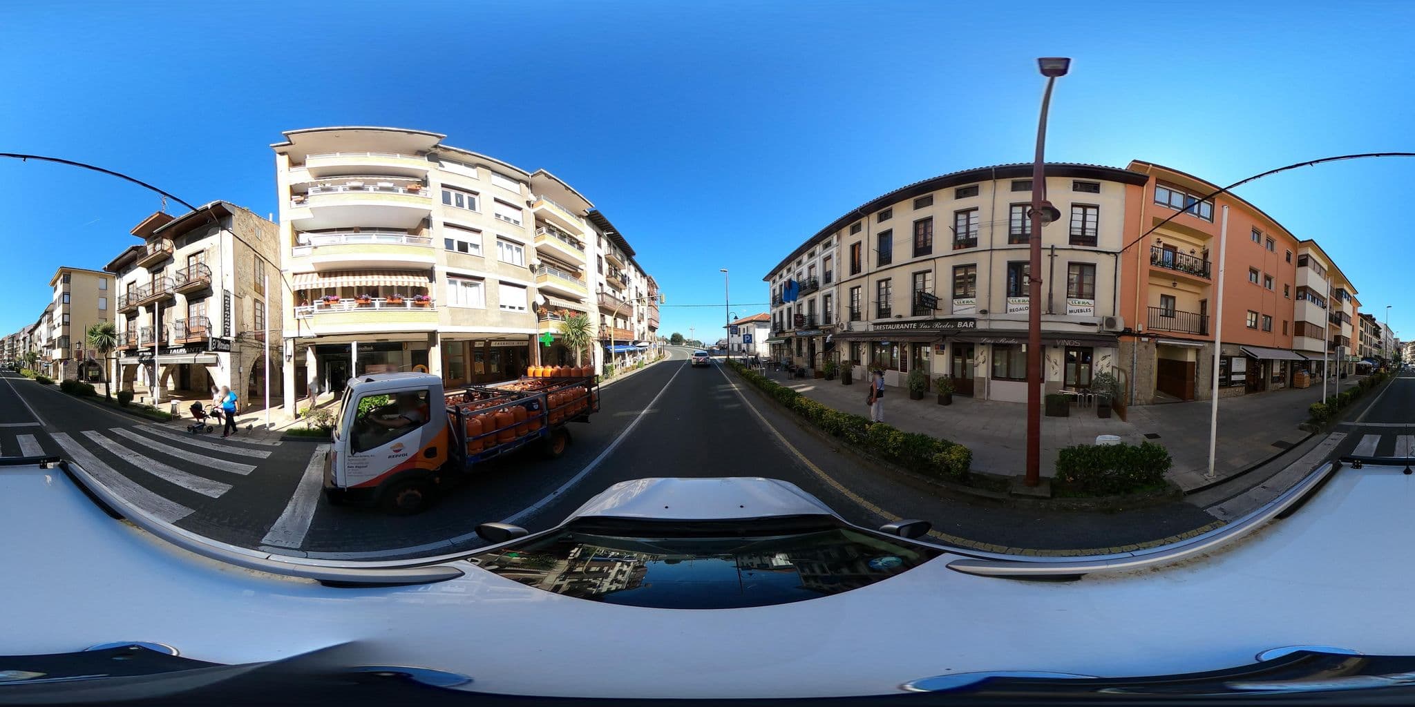Street view near Apartamentos Rincón del Puerto, San Vicente de la Barquera — © alvacmri (CC BY-SA · Mapillary)