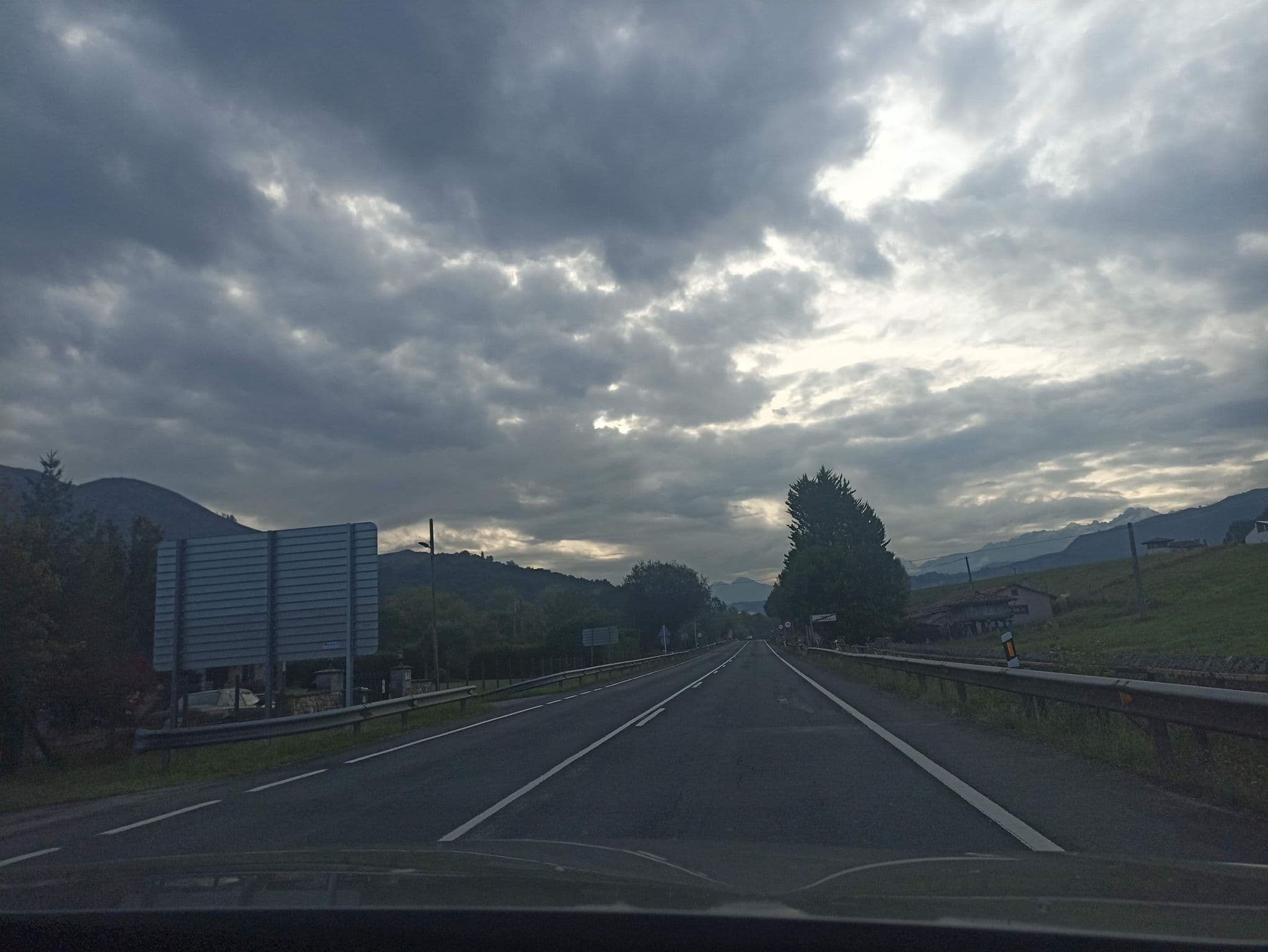 Street view near El Puentín del Sella, Parres — © toniserra (CC BY-SA · Mapillary)