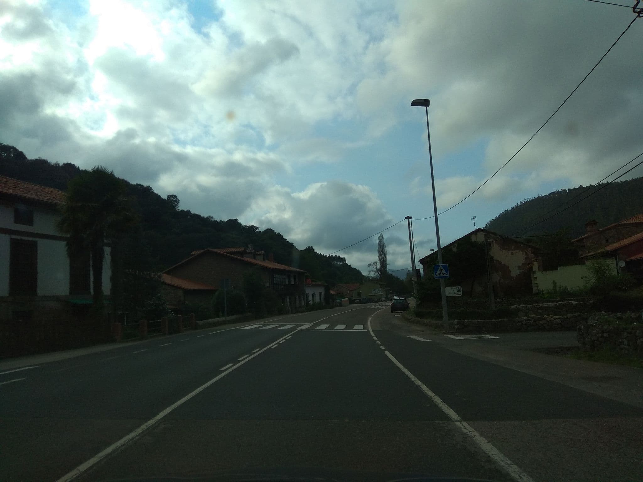 Street view near La Salceda, Cabezón de la Sal — © egofer (CC BY-SA · Mapillary)