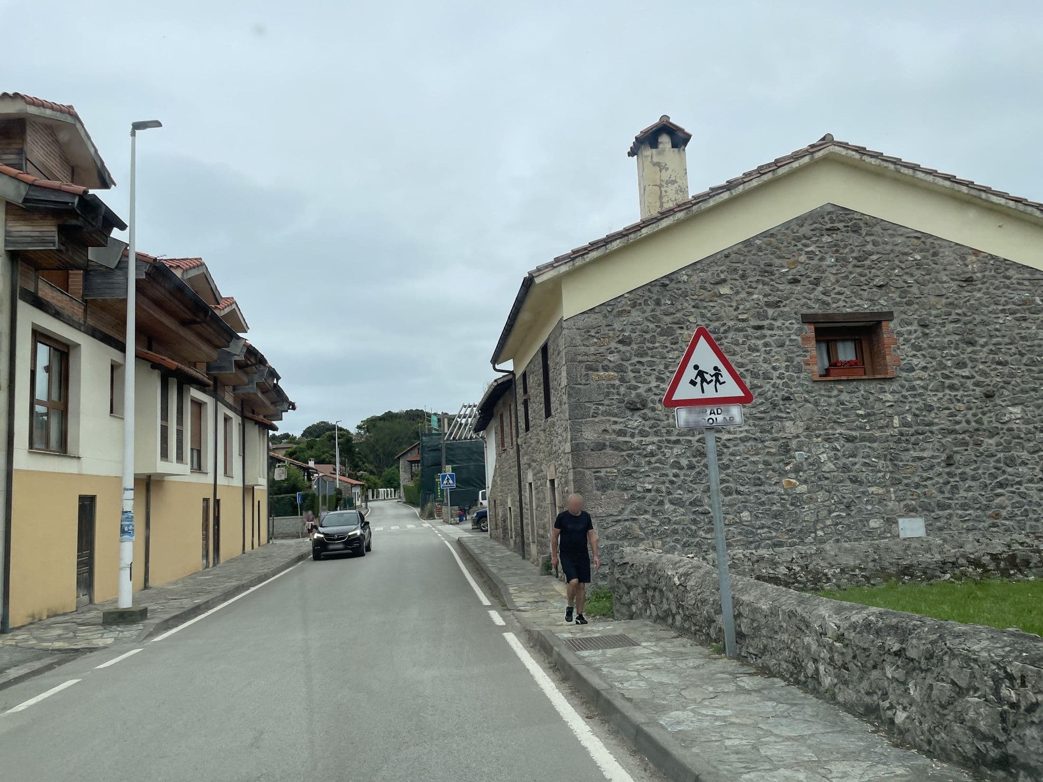 Street view near Hotel Lounge Tinas Pechon, San Vicente de la Barquera — © seraq (CC BY-SA · Mapillary)