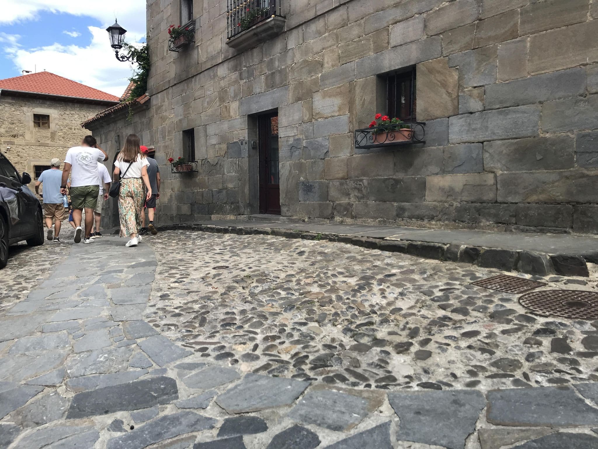 Street view near Apartamentos Villa de Potes, Potes — © miguel_andrade (CC BY-SA · Mapillary)
