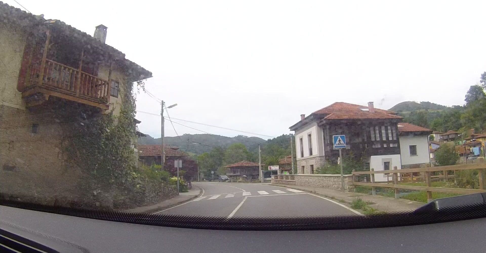 Street view near casa ortiz, Cangas de Onís — © VincentVE (CC BY-SA · Mapillary)