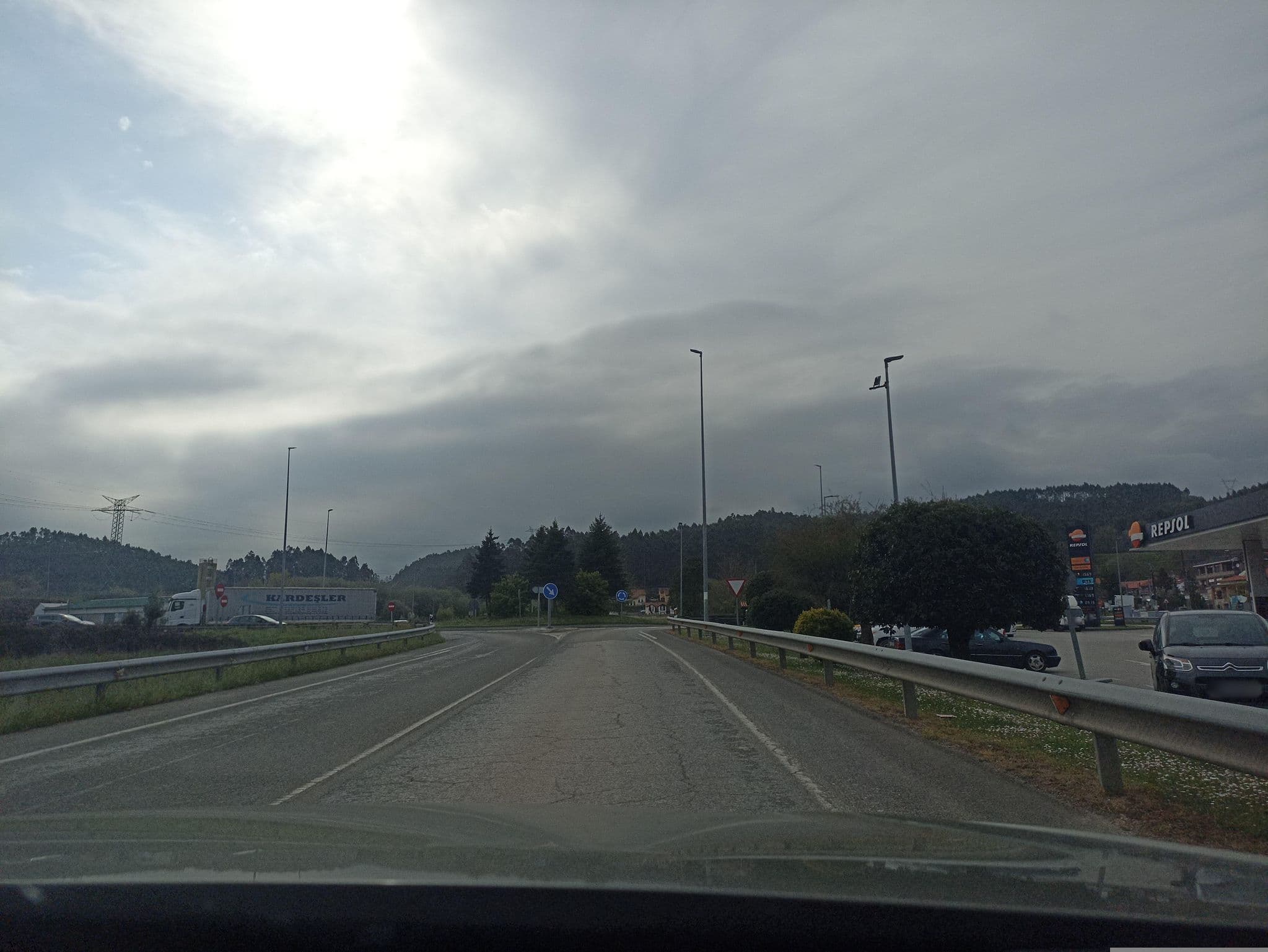 Street view near Hotel Valle de Cabezón, Luzmela — © toniserra (CC BY-SA · Mapillary)