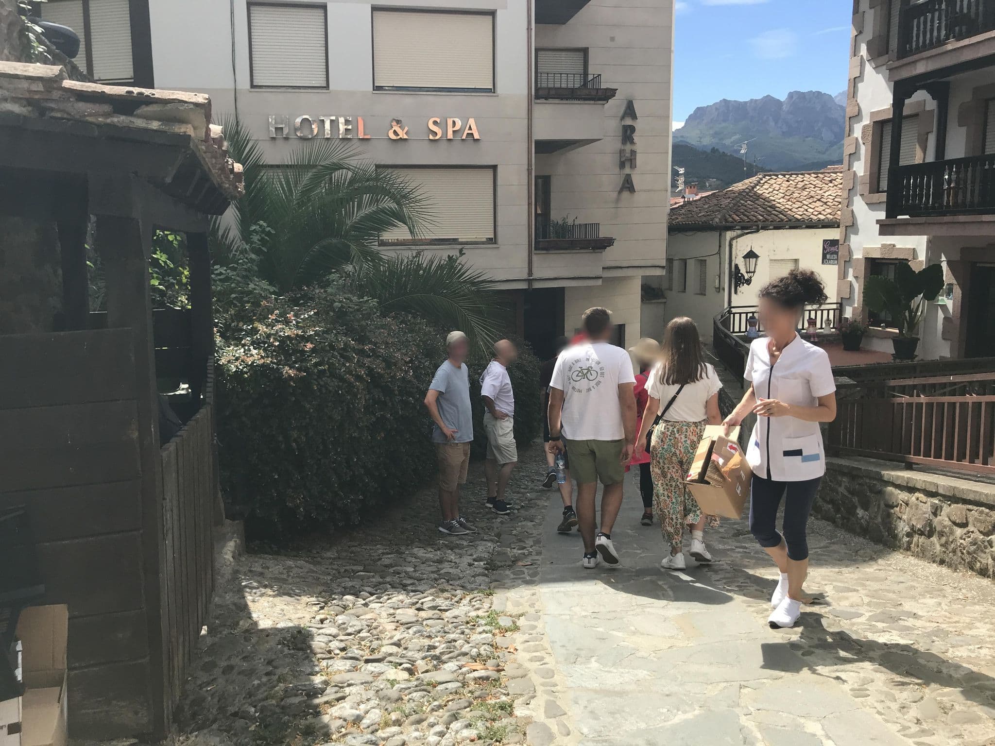 Street view near Hotel Spa Arha, Potes — © miguel_andrade (CC BY-SA · Mapillary)