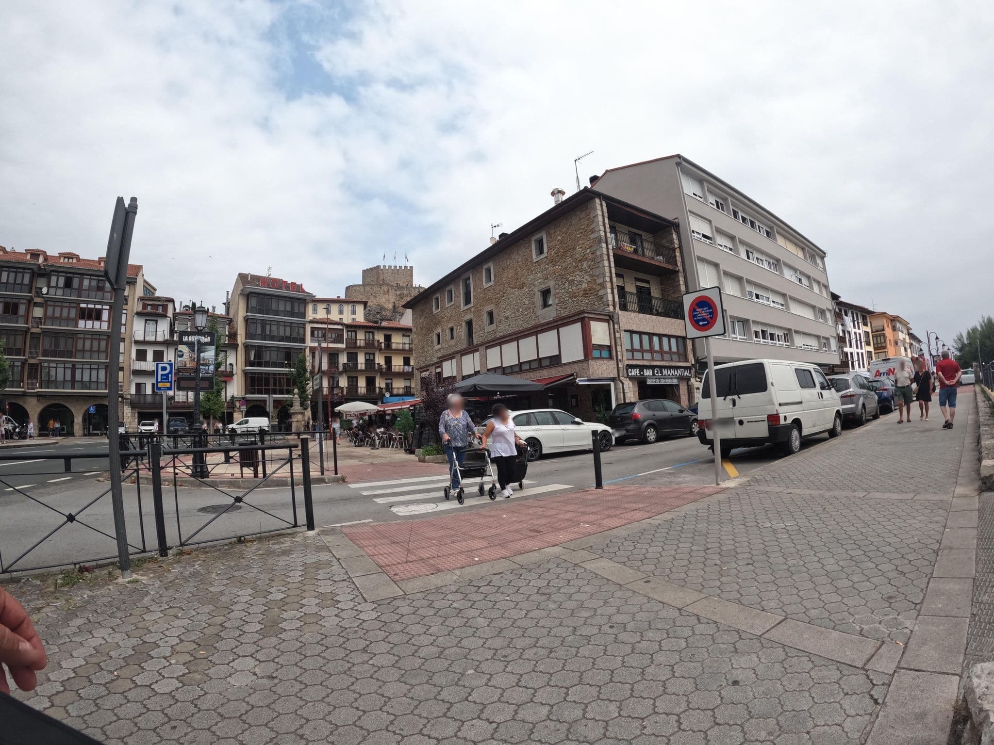 Street view near Hospedaje Juncalada, San Vicente de la Barquera — © vinisa (CC BY-SA · Mapillary)