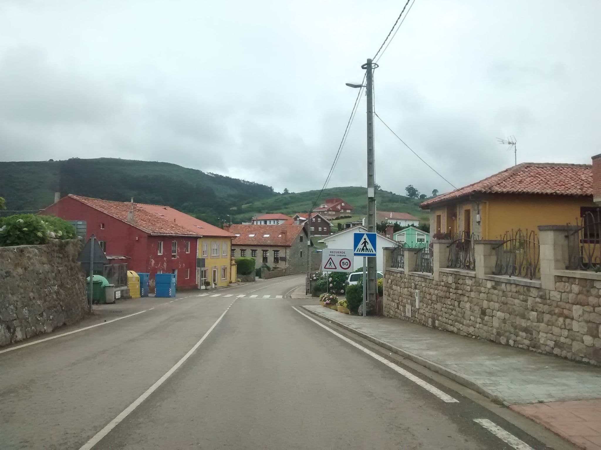 Street view near Apartamentos Antonio, Santillana — © egofer (CC BY-SA · Mapillary)
