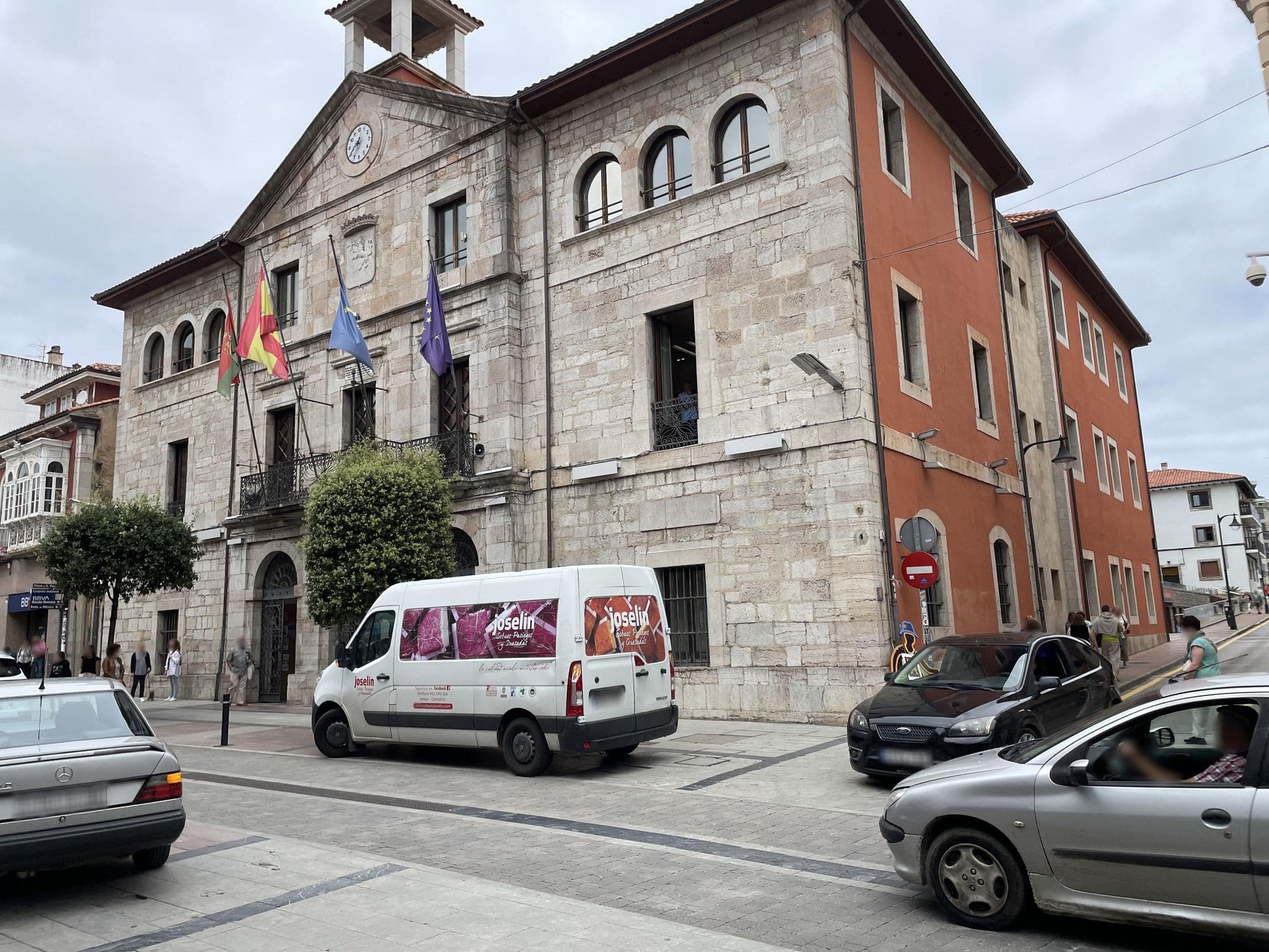 Street view near Apartamentos los Molinos, Llanes — © seraq (CC BY-SA · Mapillary)