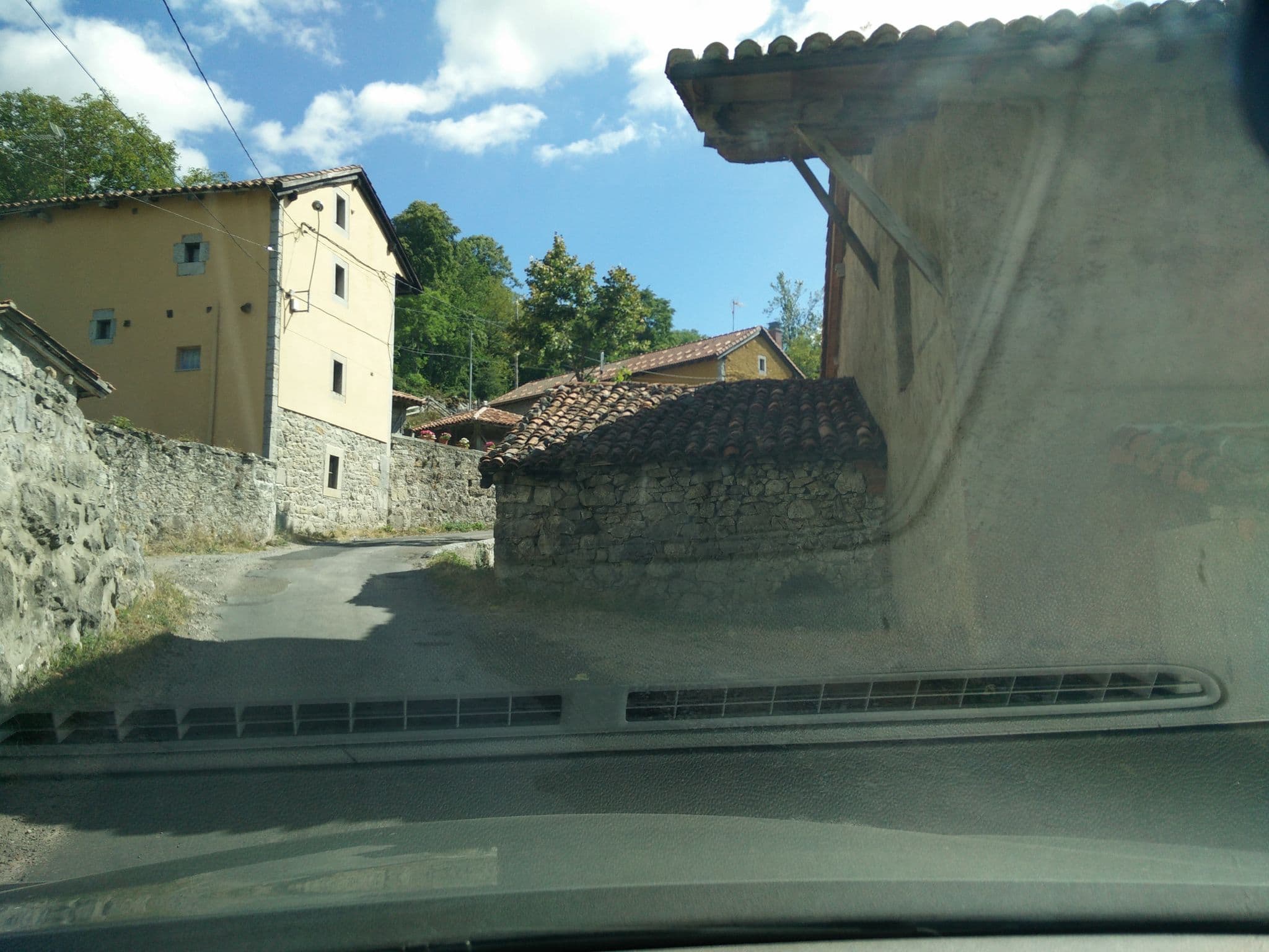 Street view near Casa Rural El Jermoso, Carreña — © txenoo (CC BY-SA · Mapillary)