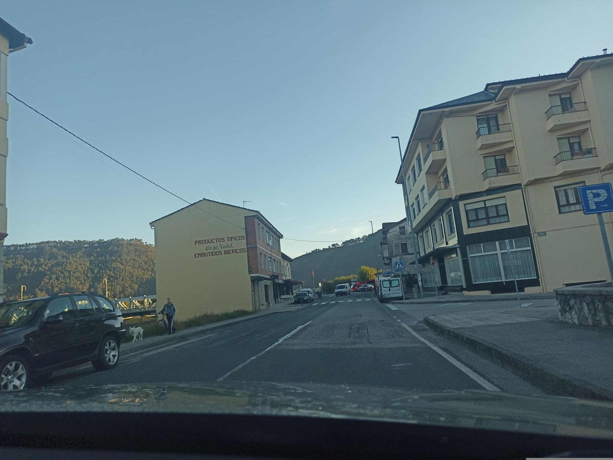 Street view near Hostal Río Deva, San Vicente de la Barquera — © toniserra (CC BY-SA · Mapillary)