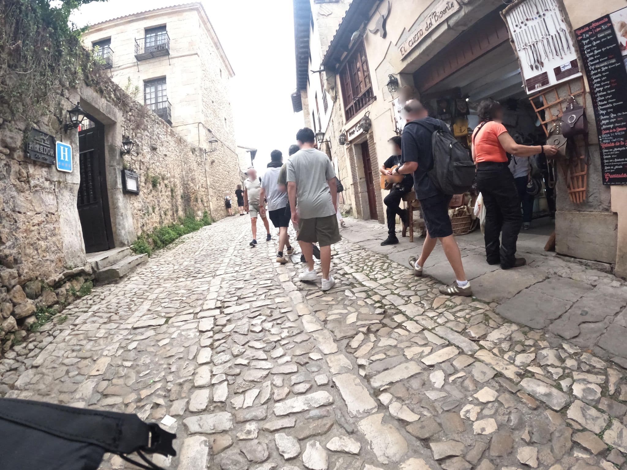Street view near Parador de Santillana del Mar, Santillana — © vinisa (CC BY-SA · Mapillary)