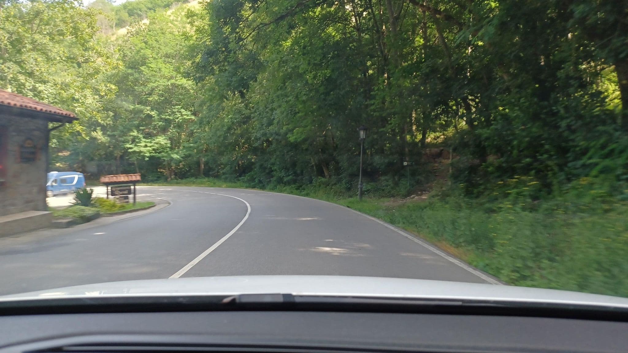 Street view near Casa Aspron, Cangas de Onís — © normanm (CC BY-SA · Mapillary)