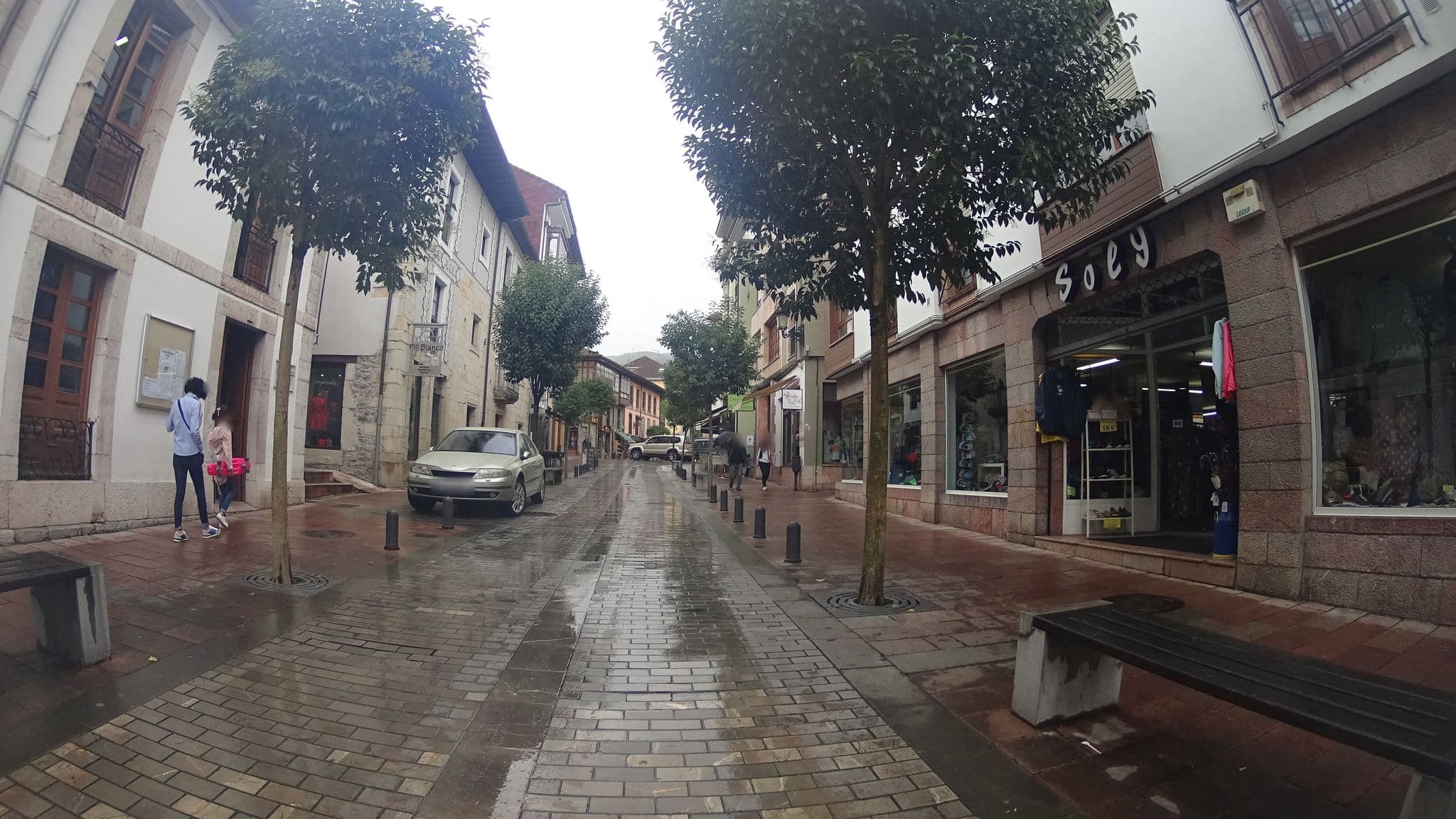 Street view near Villa Áurea, Cangas de Onís — © robertogeb (CC BY-SA · Mapillary)
