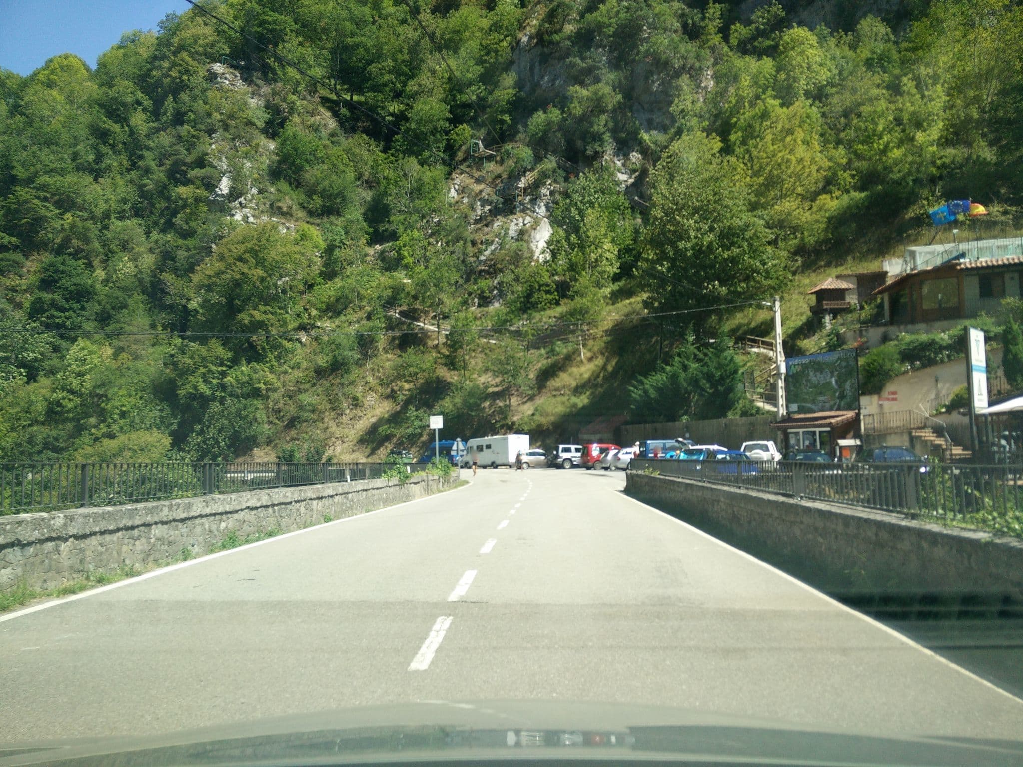 Street view near Apartamentos Aguasaliu, Cangas de Onís — © txenoo (CC BY-SA · Mapillary)