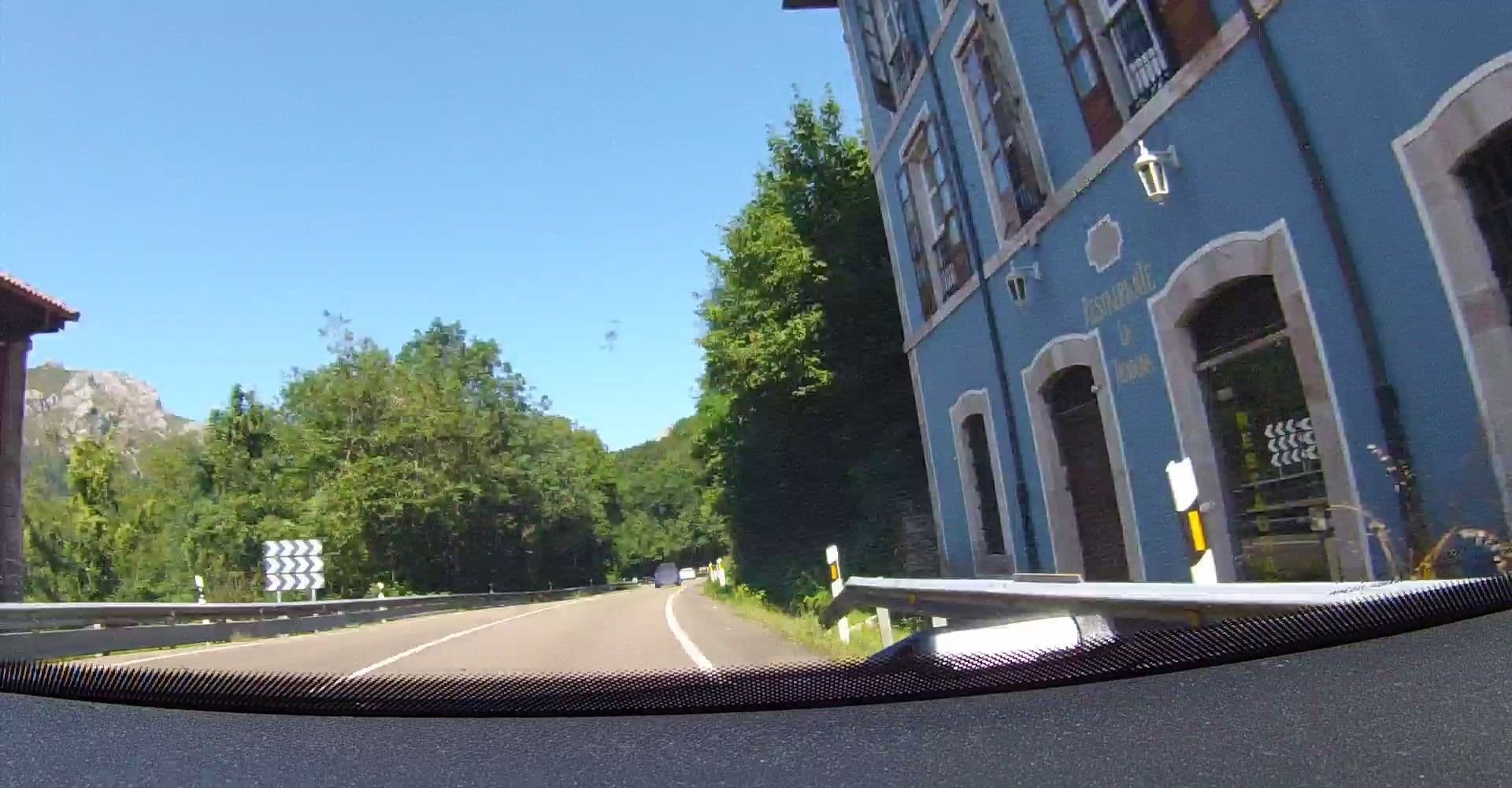 Street view near La Tiendona, Cangas de Onís — © VincentVE (CC BY-SA · Mapillary)